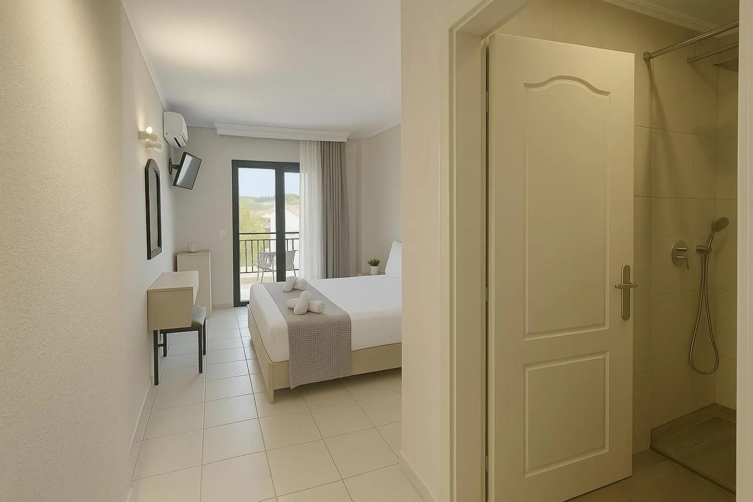 Photo of the whole room, Bed in Samel Hotel