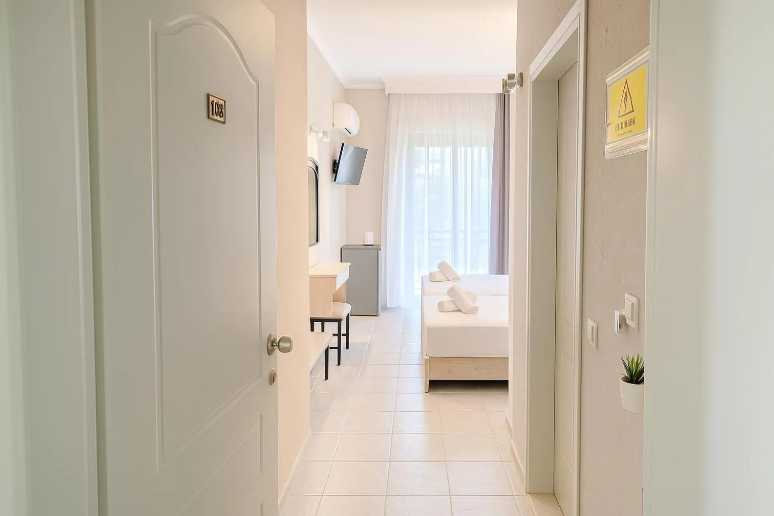 Photo of the whole room, Bed in Samel Hotel