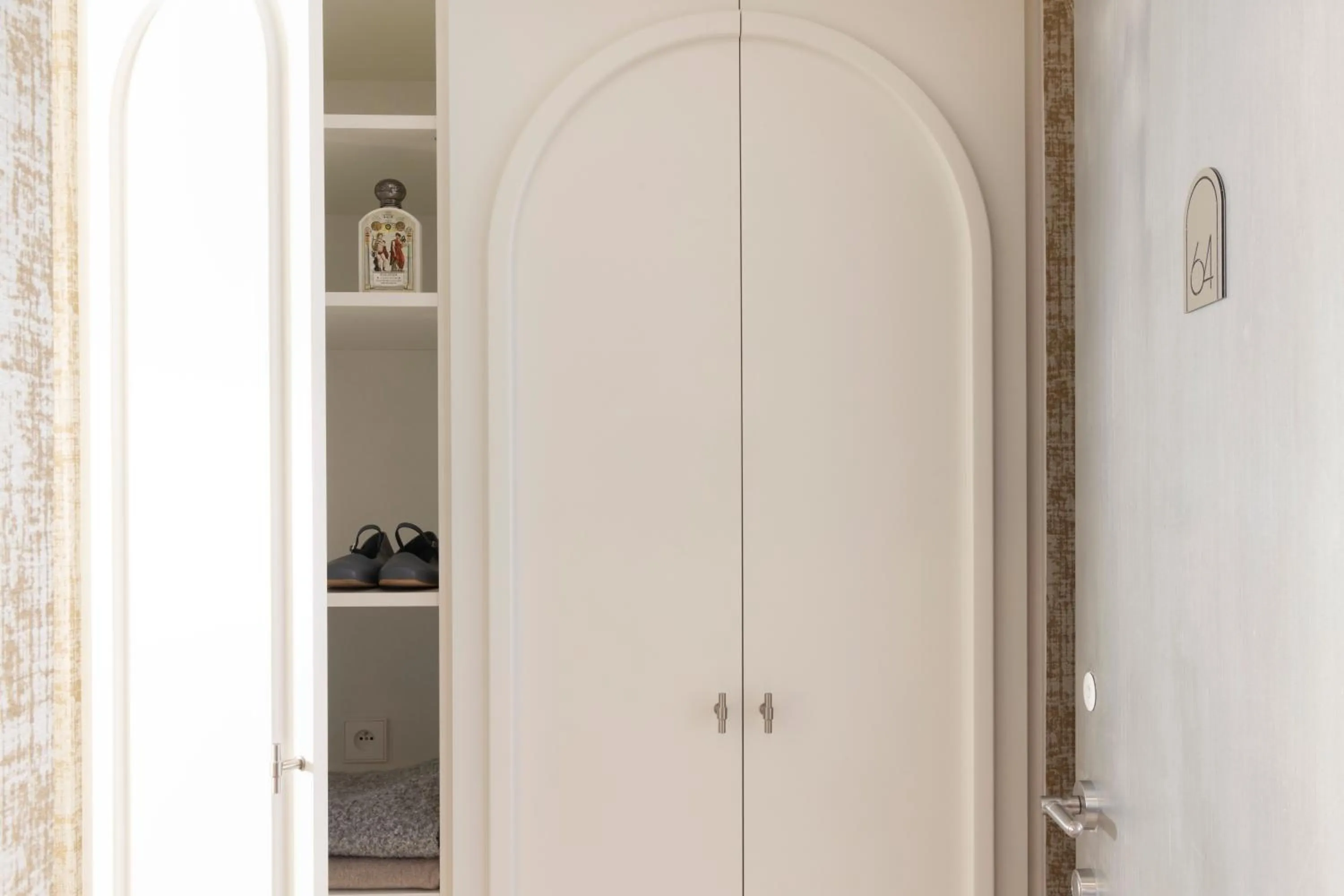 wardrobe in Hotel des Carmes by Malone