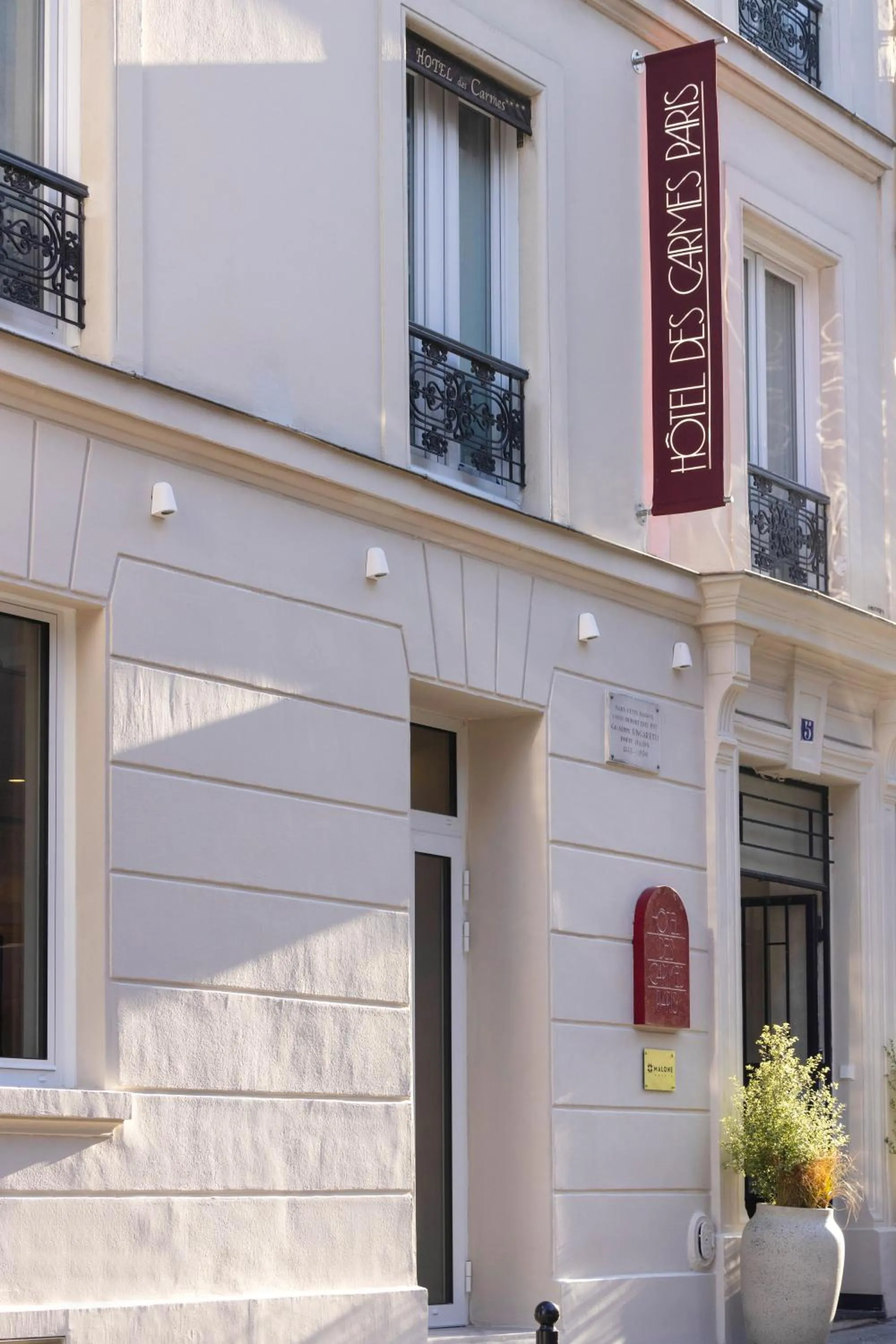 Facade/entrance in Hotel des Carmes by Malone