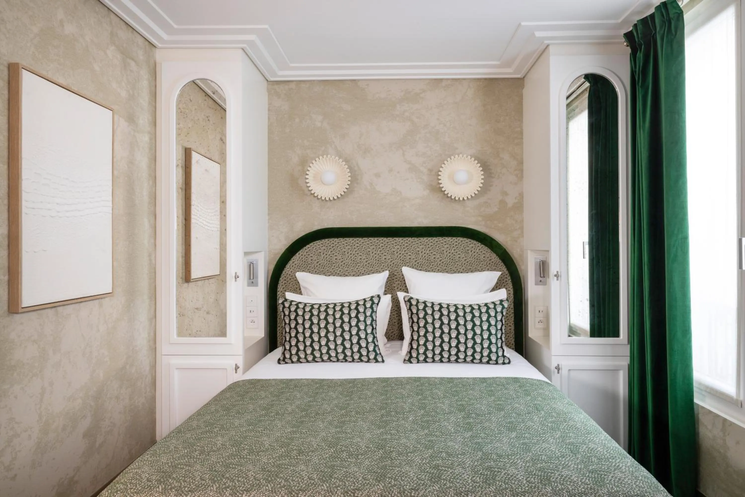 Bedroom, Bed in Hotel des Carmes by Malone