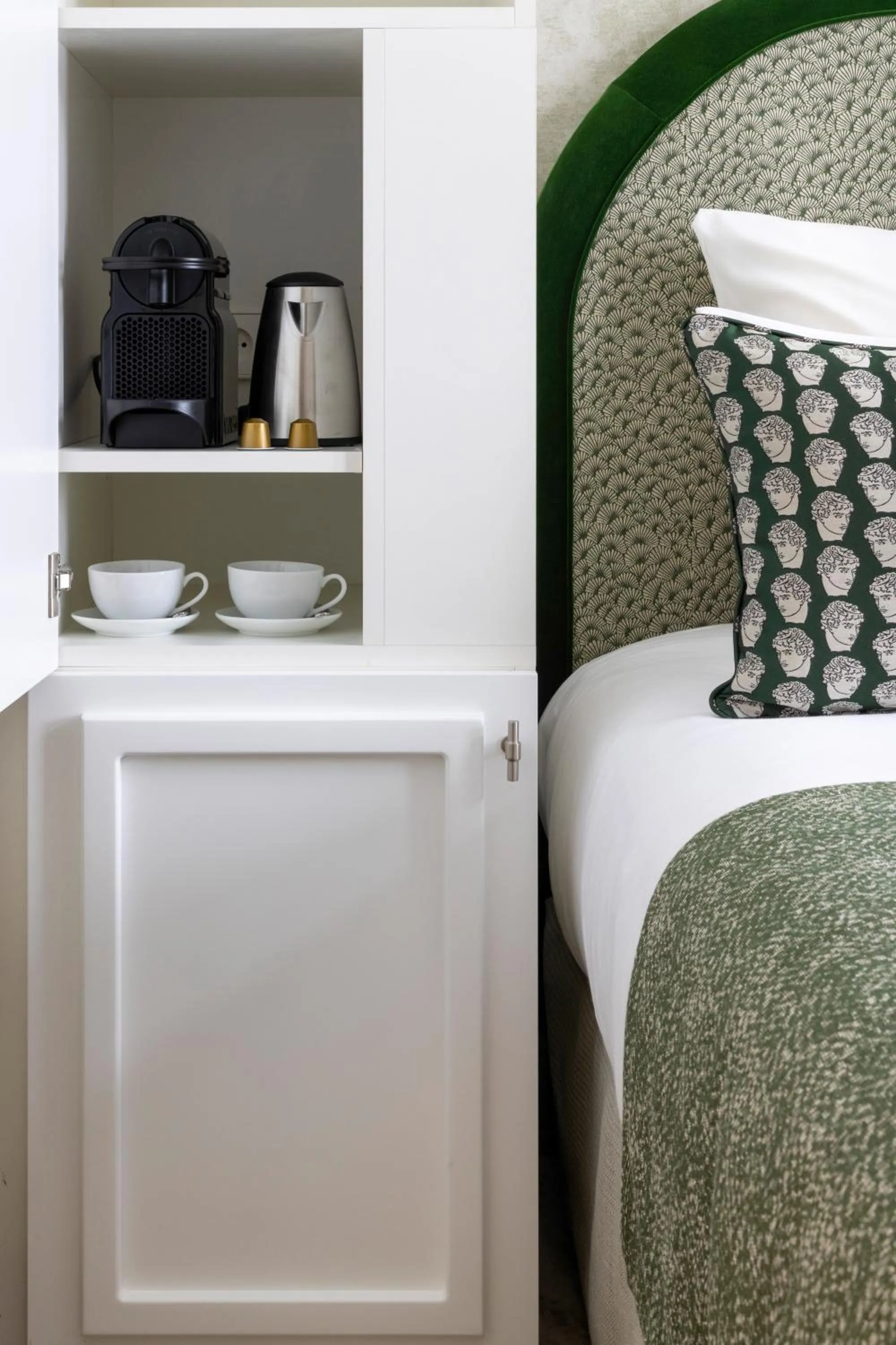 Bedroom, Bed in Hotel des Carmes by Malone