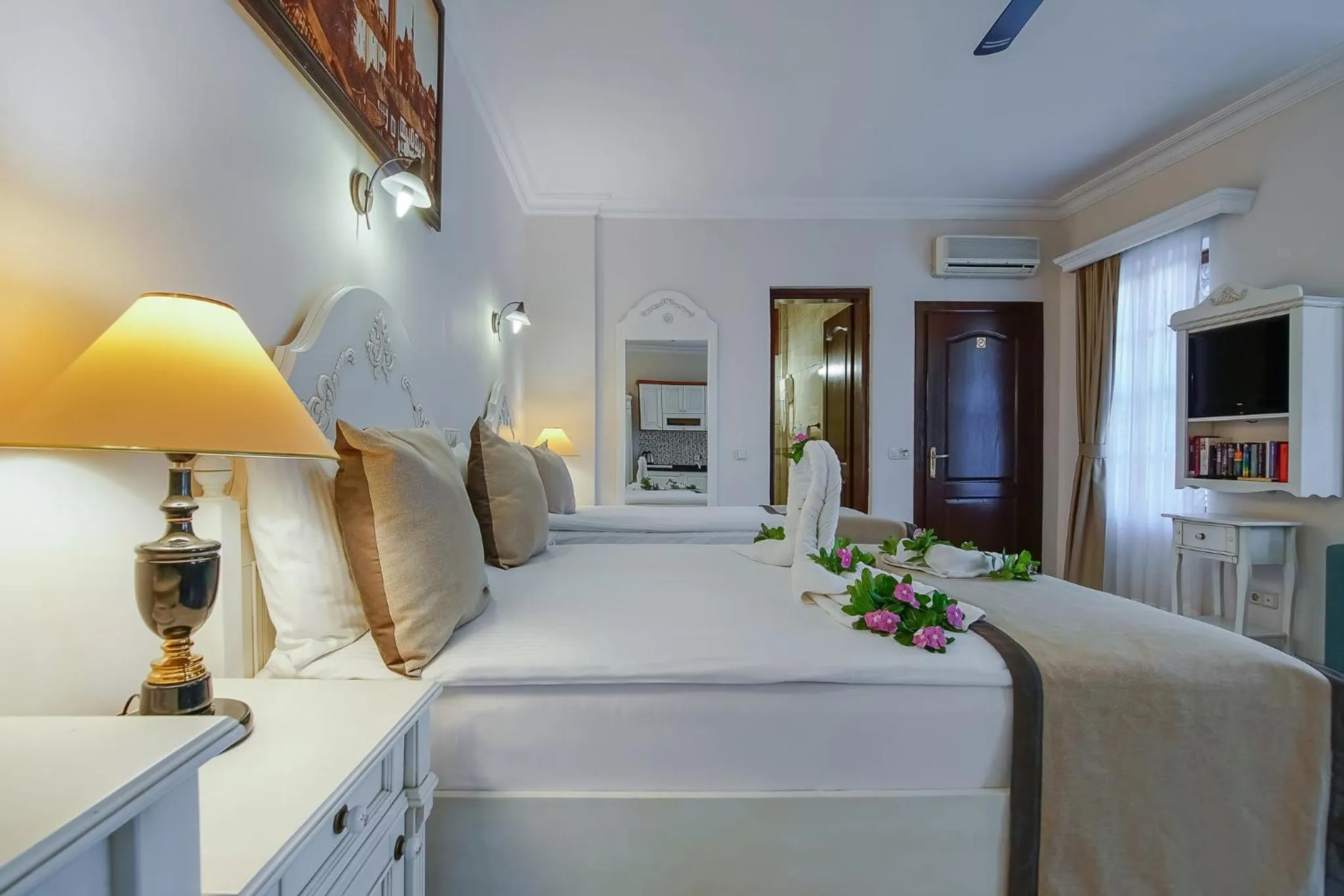 Photo of the whole room, Bed in La Paloma Hotel