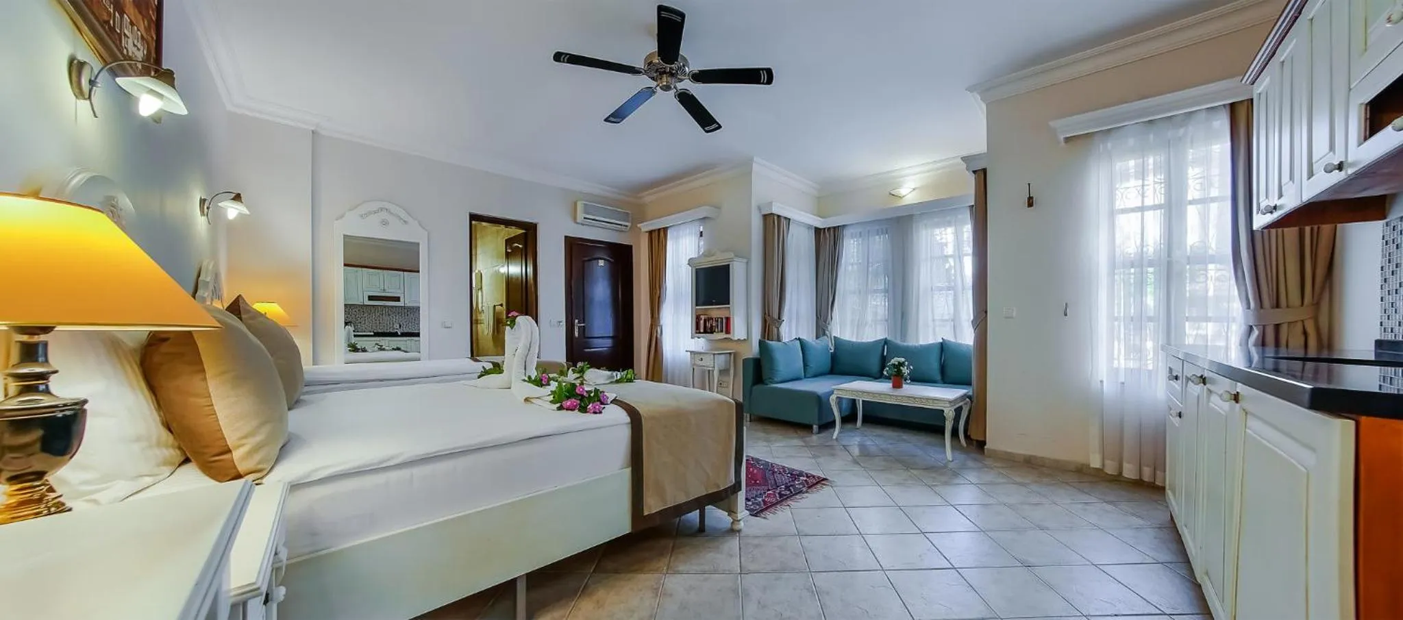 Photo of the whole room, Bed in La Paloma Hotel