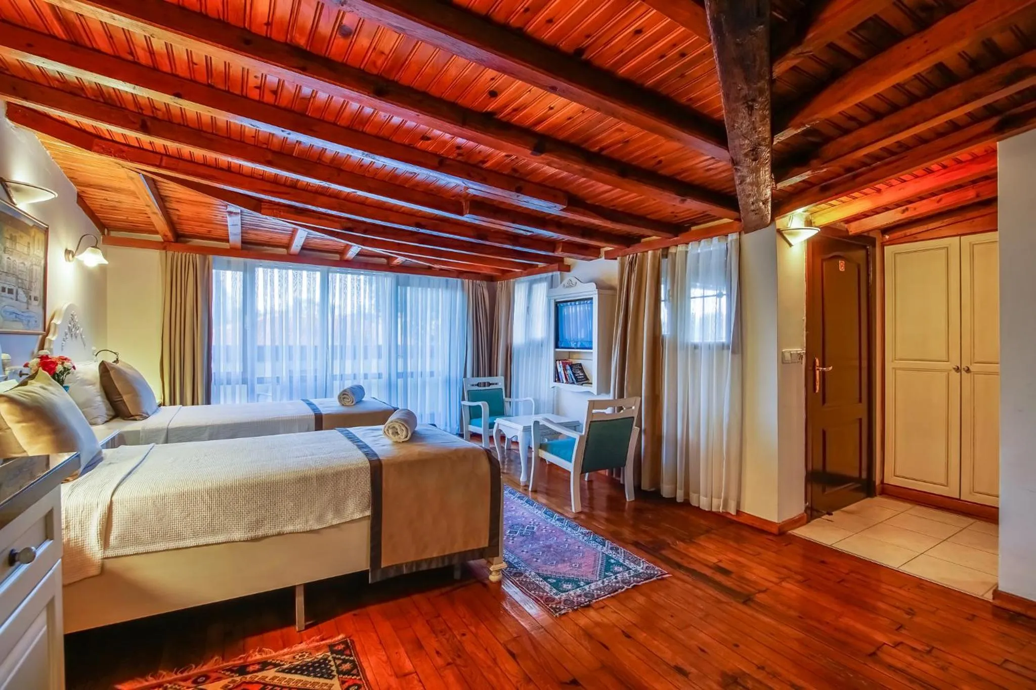 Photo of the whole room, Bed in La Paloma Hotel