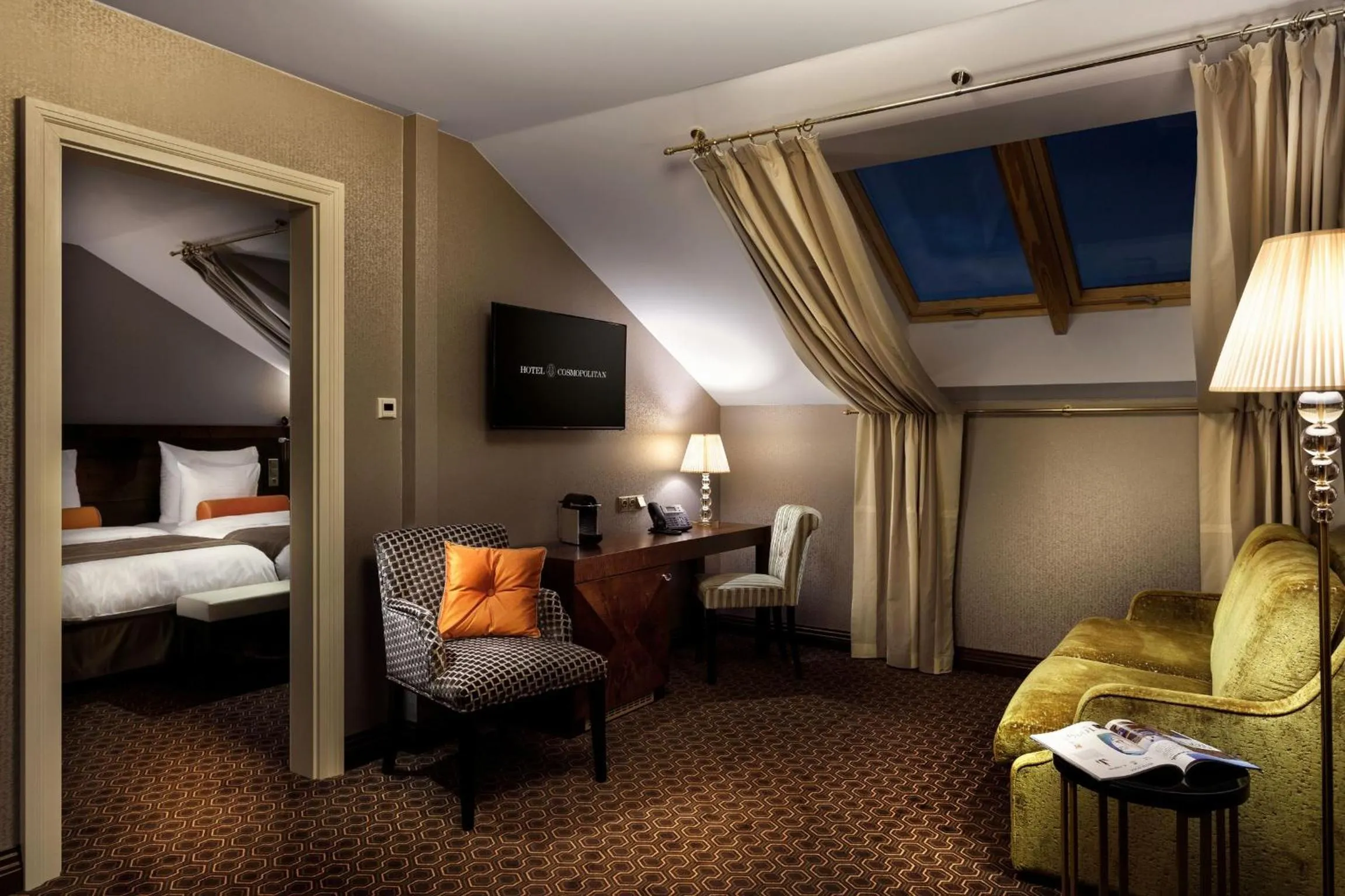 TV and multimedia, Bed in COSMOPOLITAN Hotel Prague