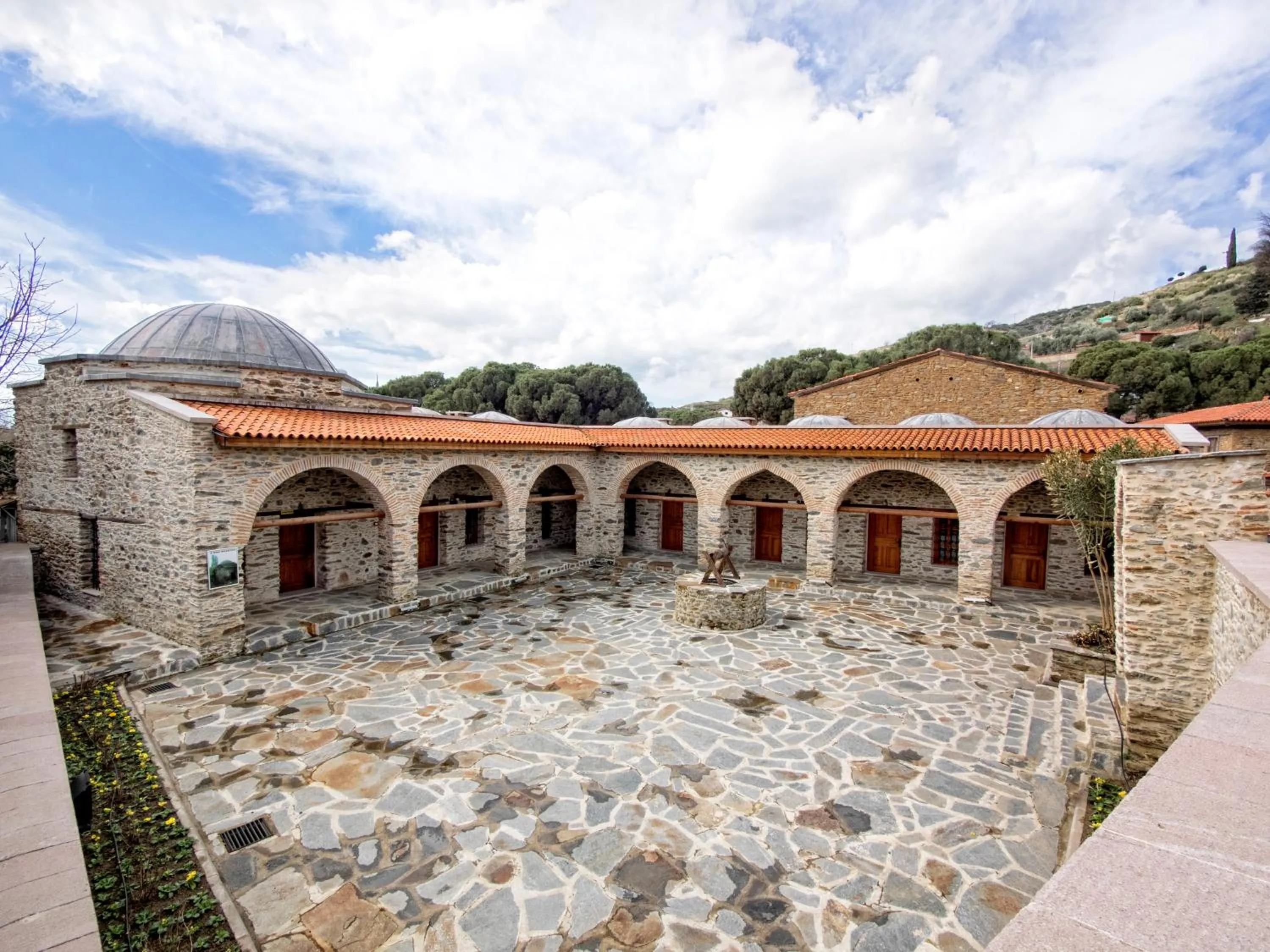 Nearby landmark in Yeni Gelin Evi