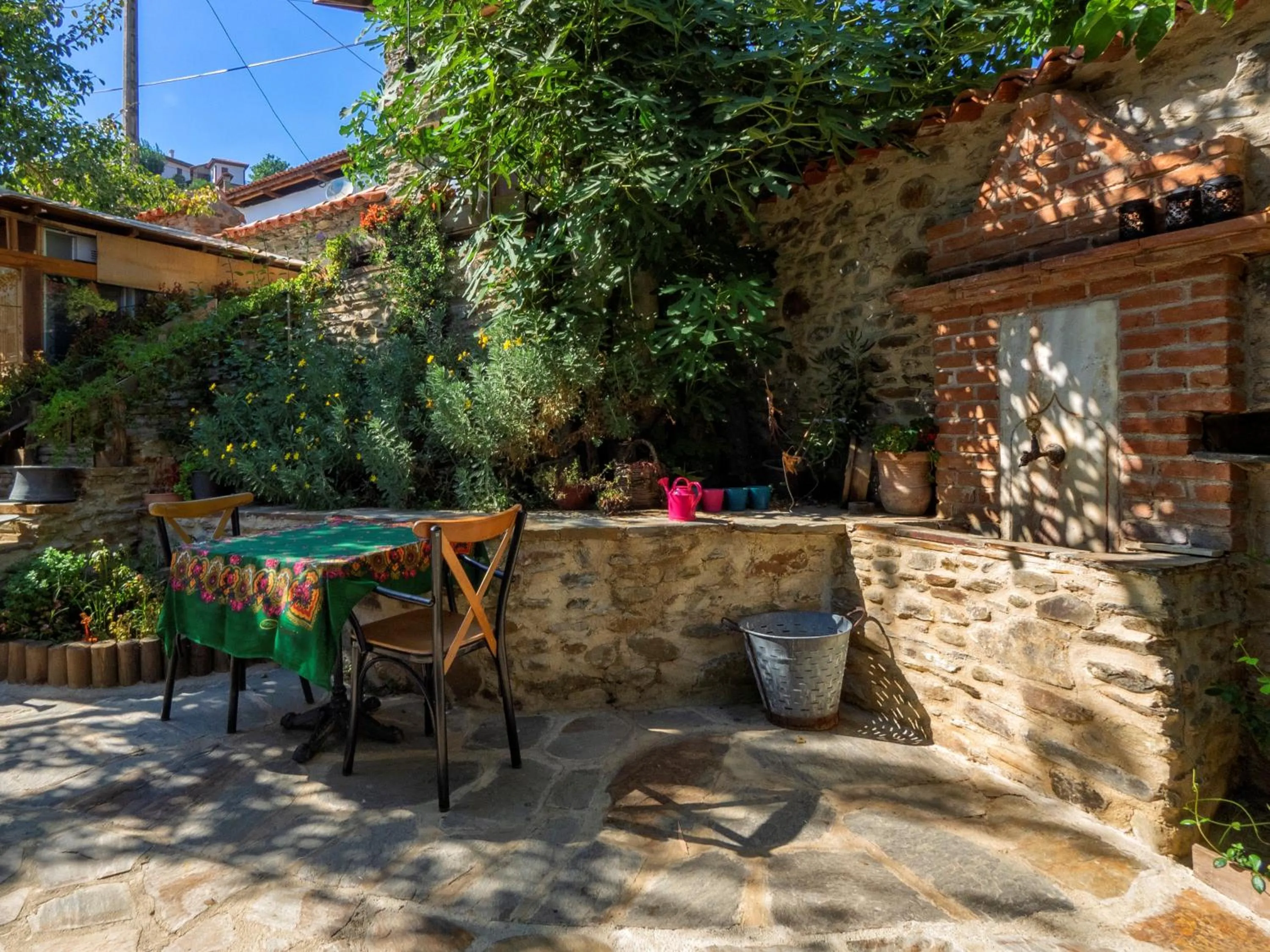 Property building in Yeni Gelin Evi