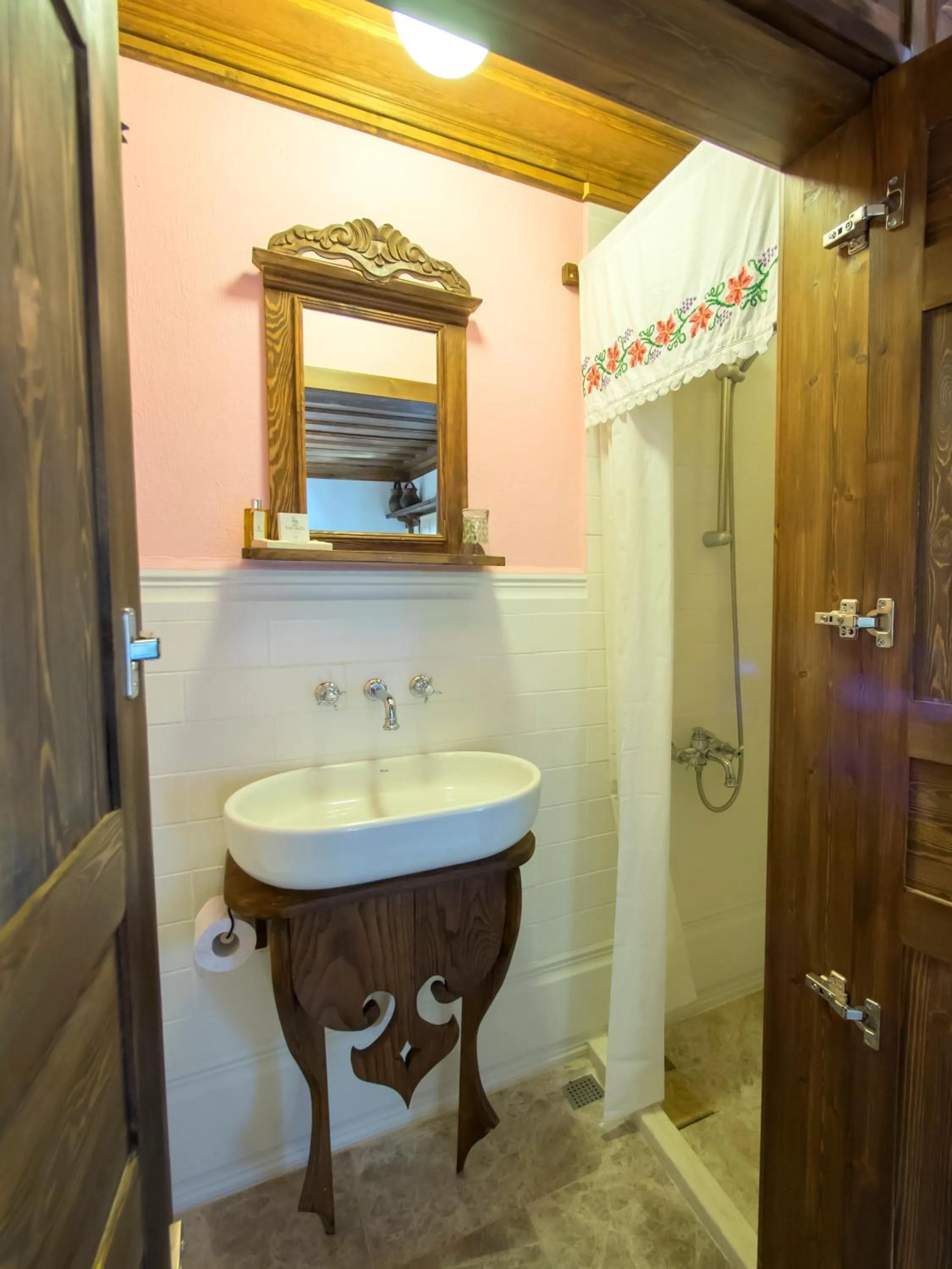 Shower in Yeni Gelin Evi