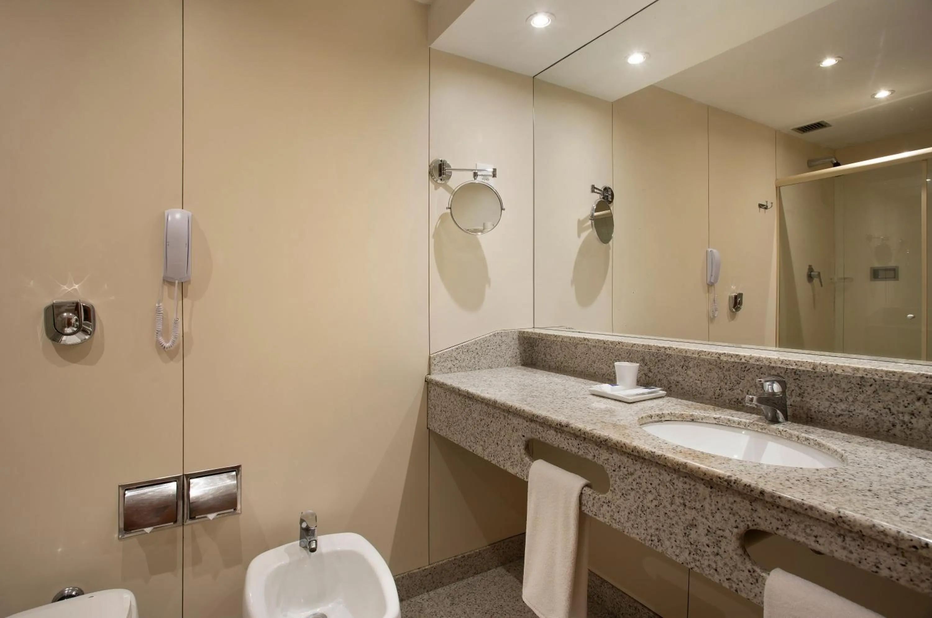 Shower in Windsor Plaza Copacabana