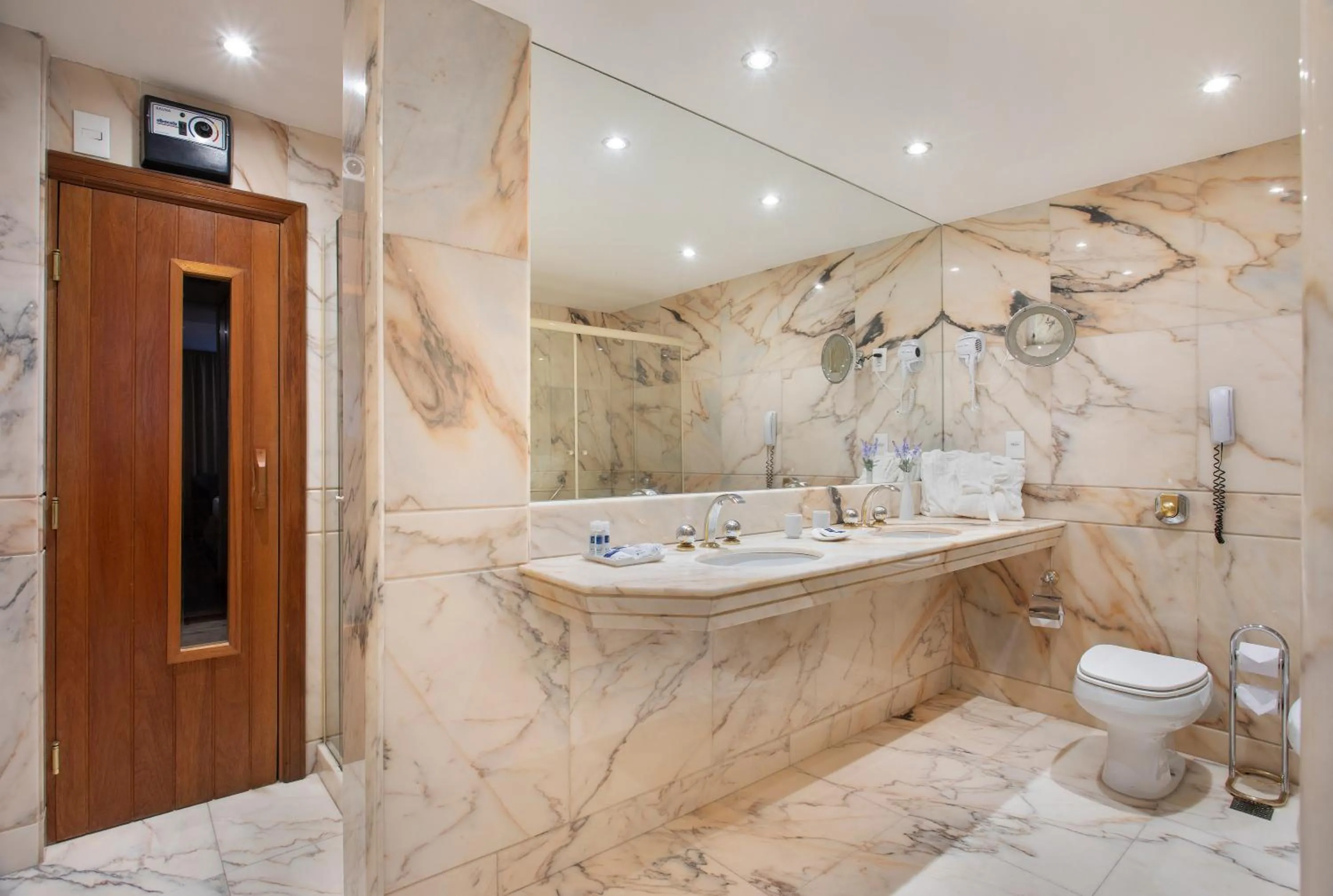 Shower in Windsor Plaza Copacabana