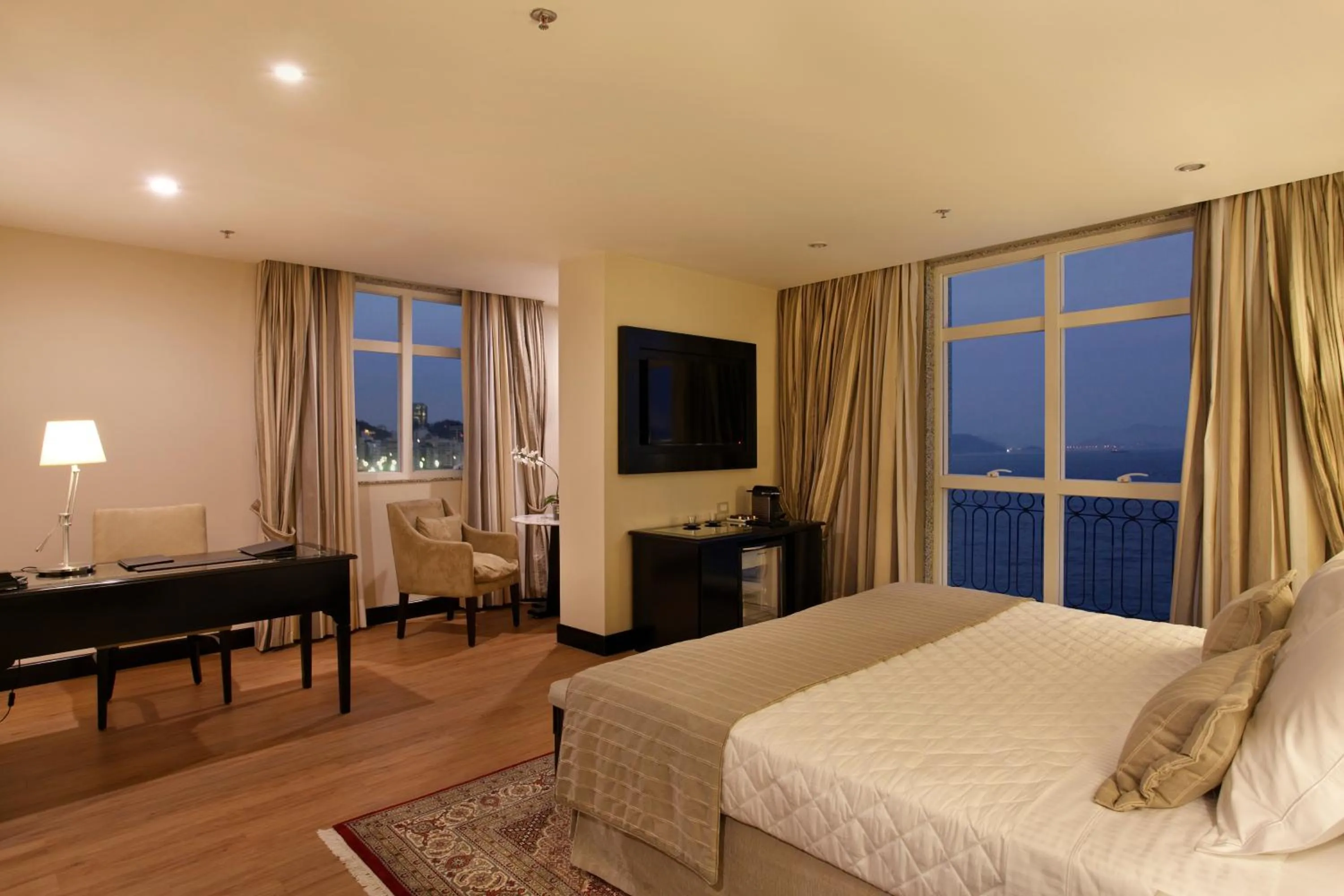 Photo of the whole room, Bed in Miramar By Windsor Copacabana
