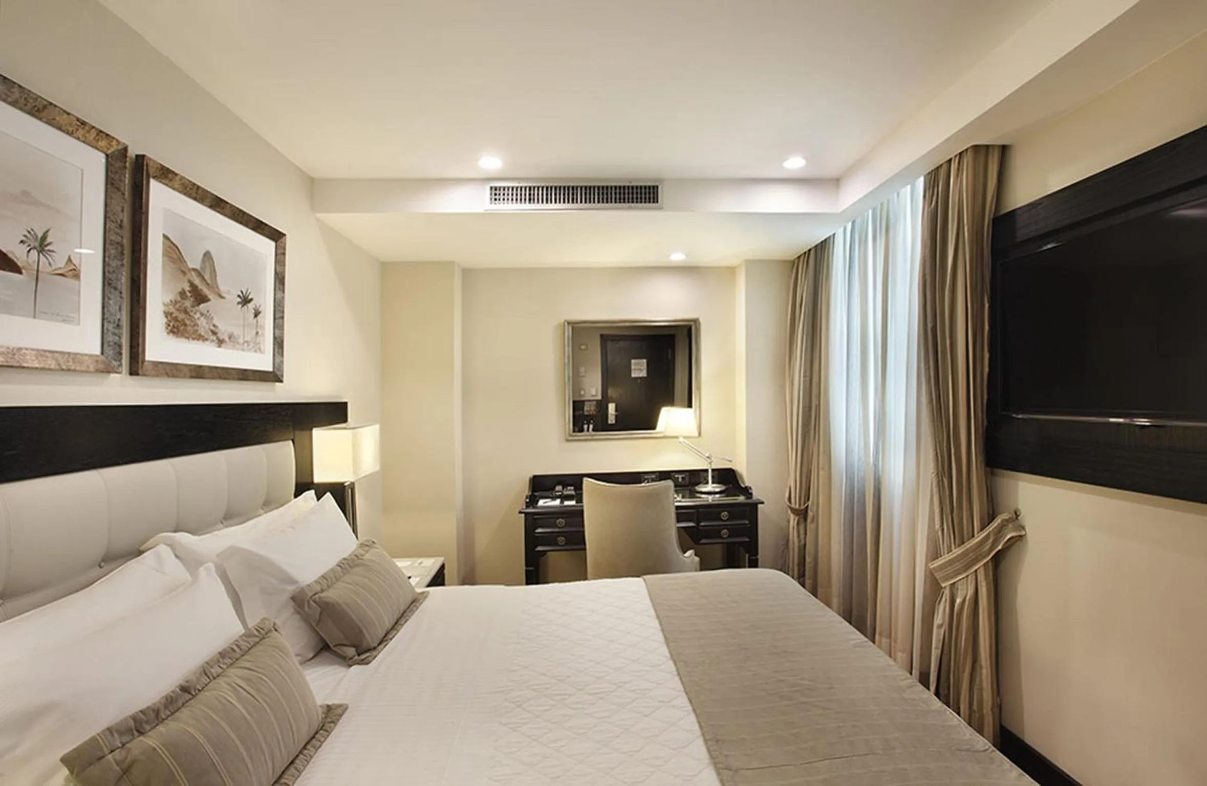 Photo of the whole room, Bed in Miramar By Windsor Copacabana