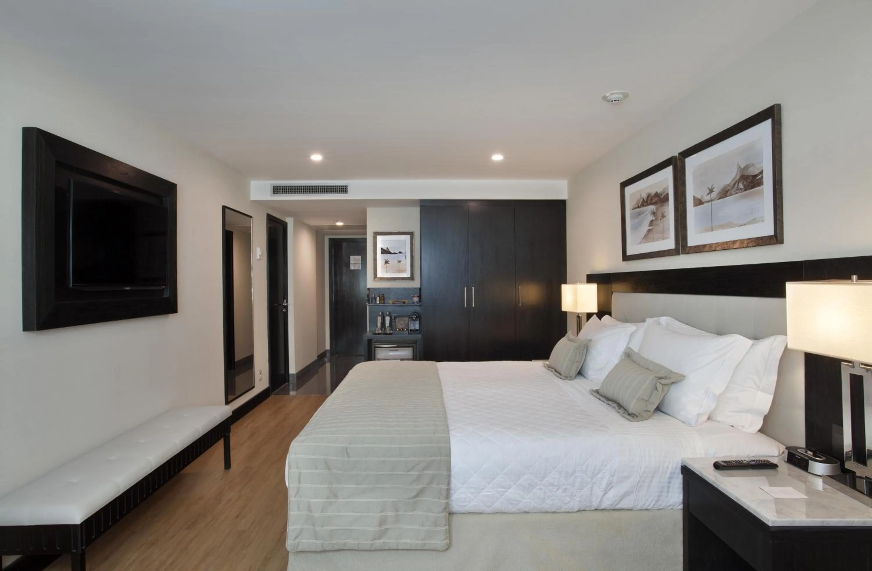 Photo of the whole room, Bed in Miramar By Windsor Copacabana