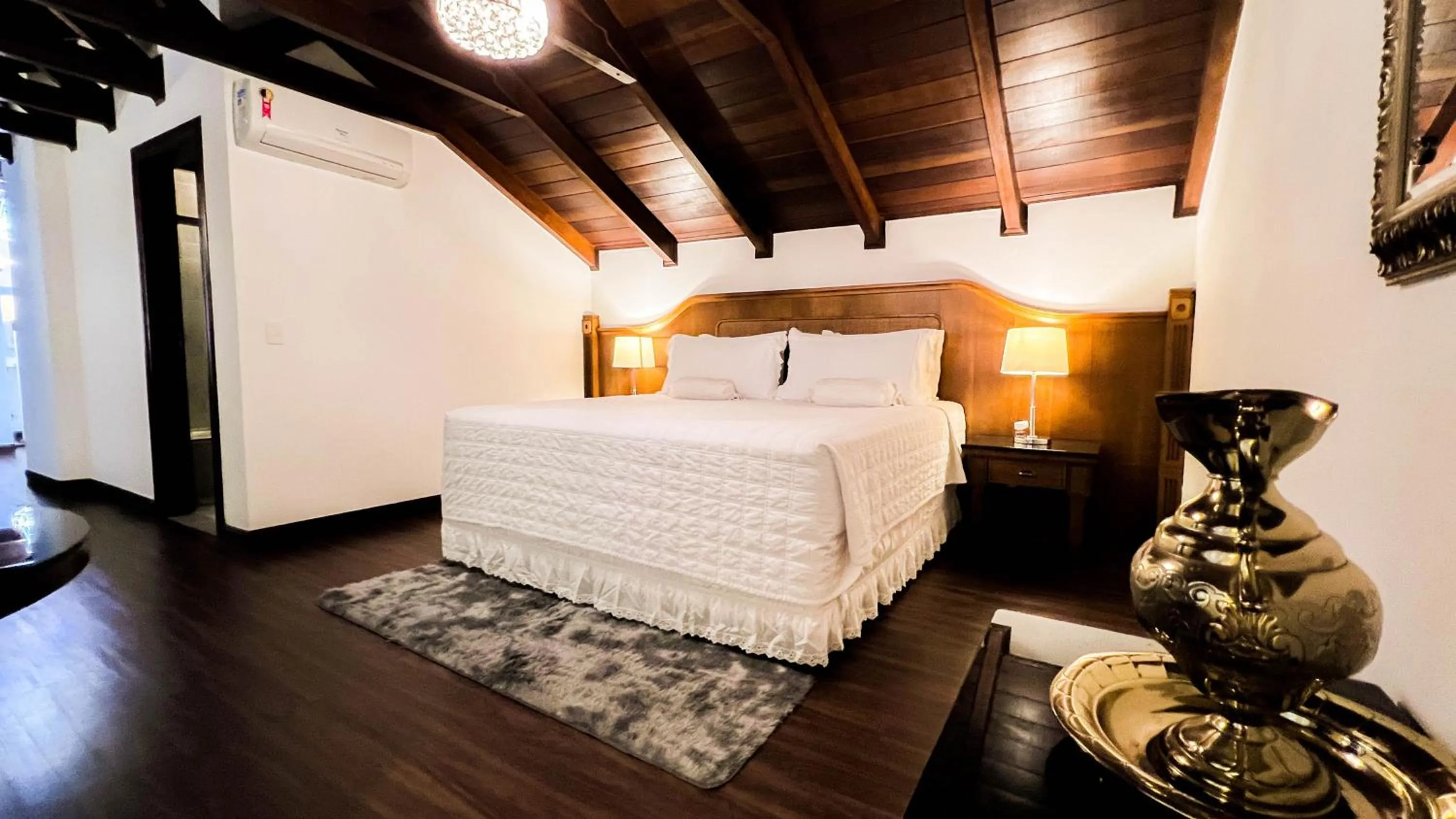 Bedroom, Bed in Johnscher by SJ - San Juan Curitiba