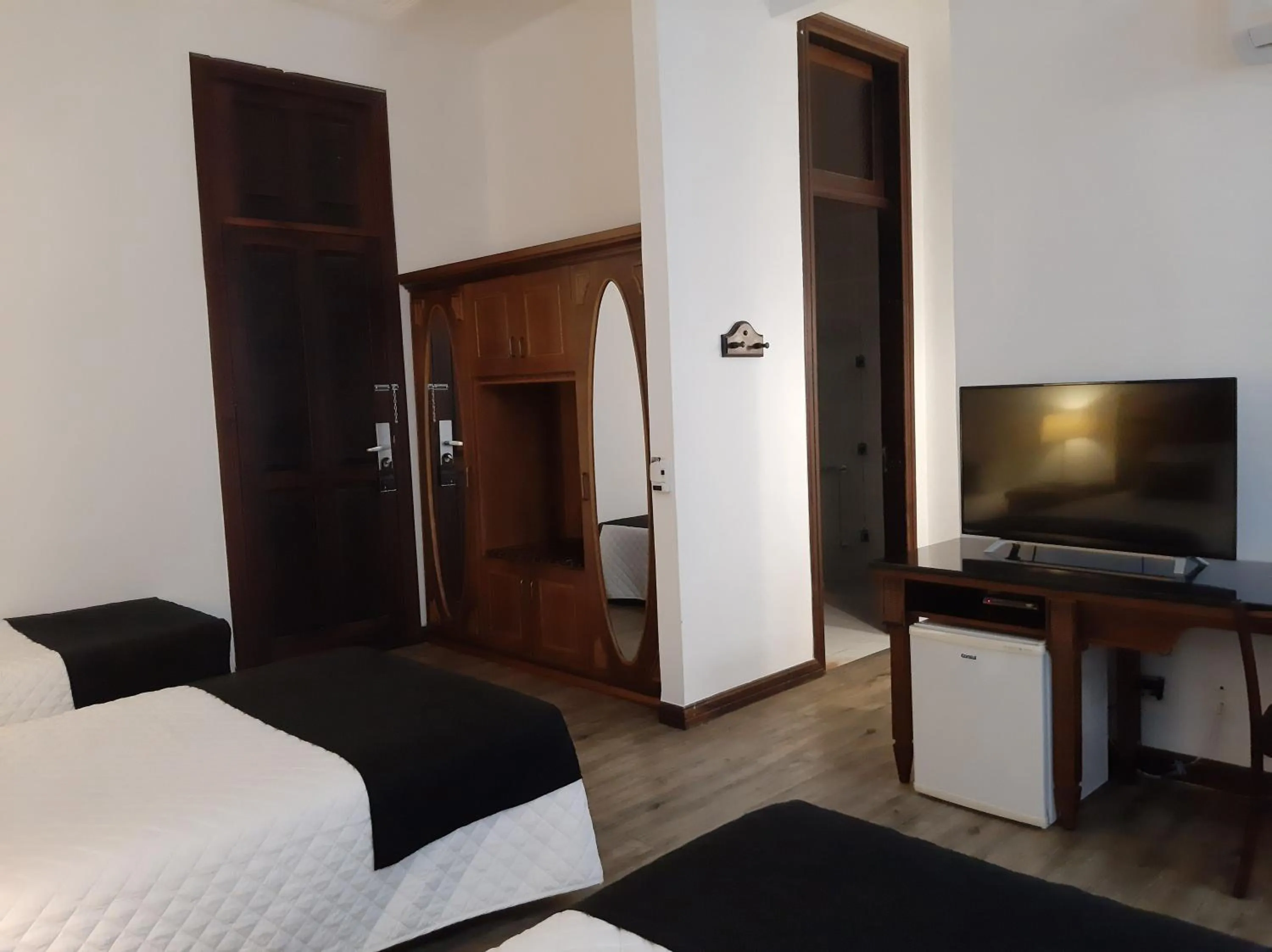 Photo of the whole room, Bed in Johnscher by SJ - San Juan Curitiba