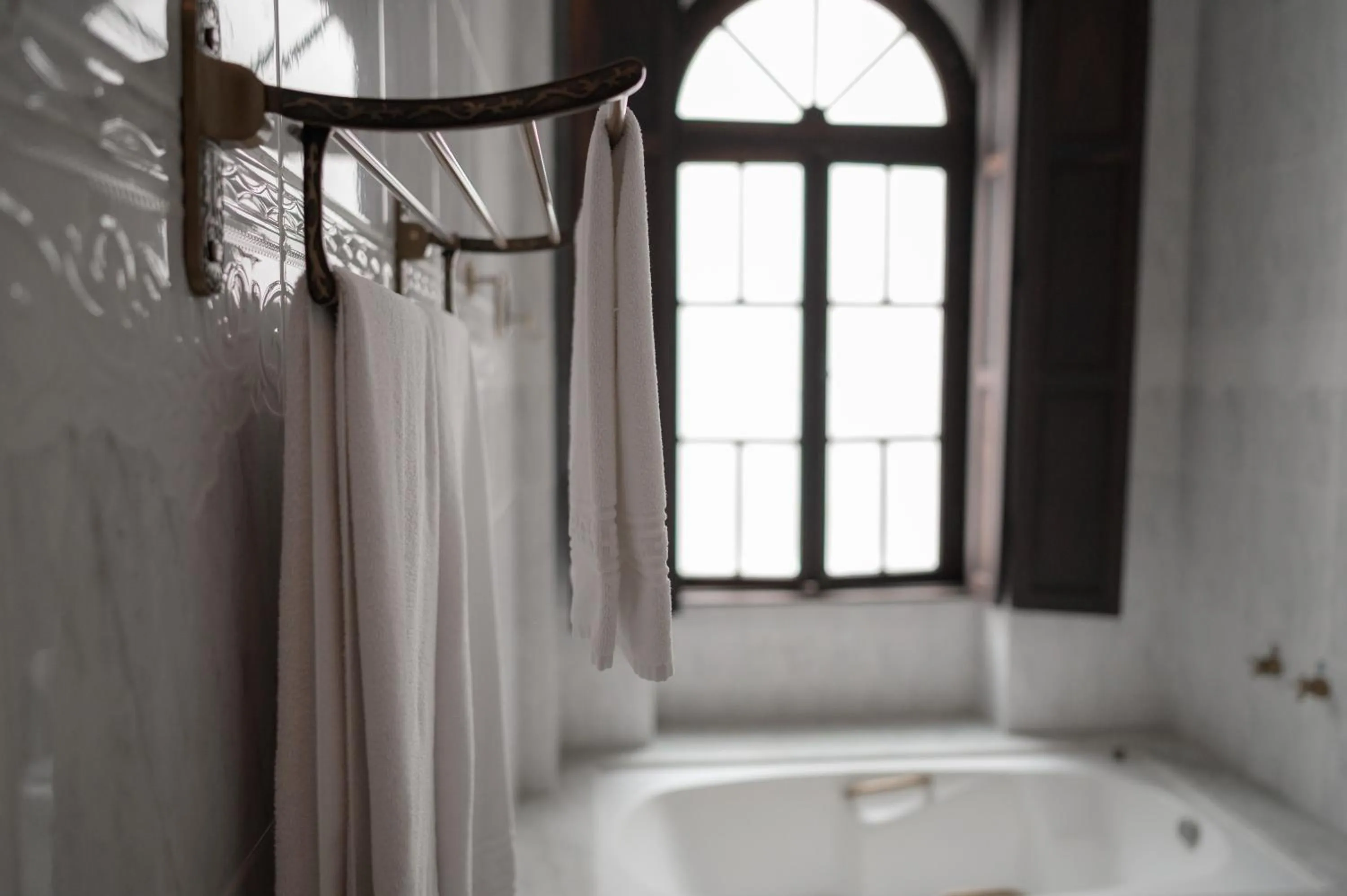 Bathroom in Johnscher by SJ - San Juan Curitiba