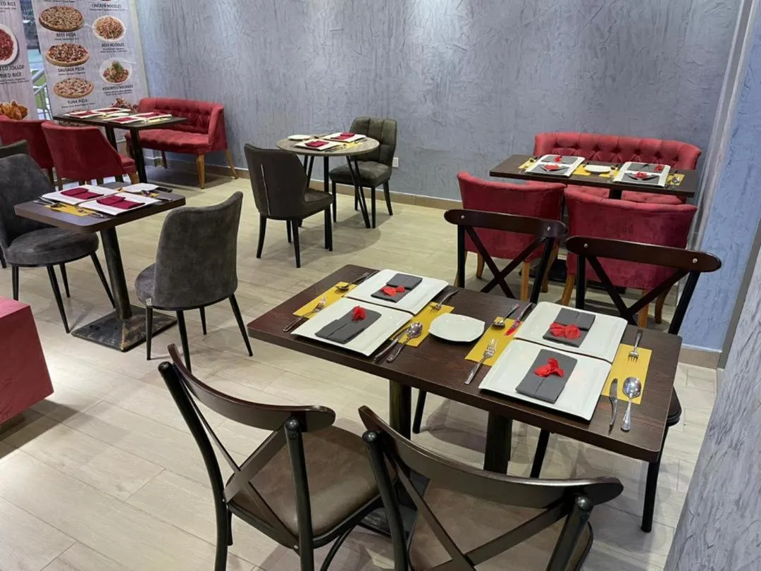 Restaurant/places to eat in Cocktail and Dreams Hotel