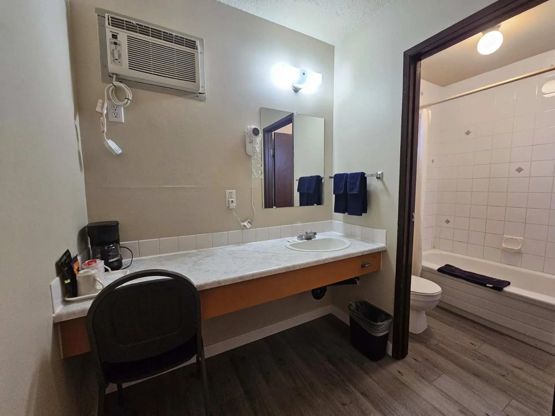 Howard Johnson by Wyndham Edson