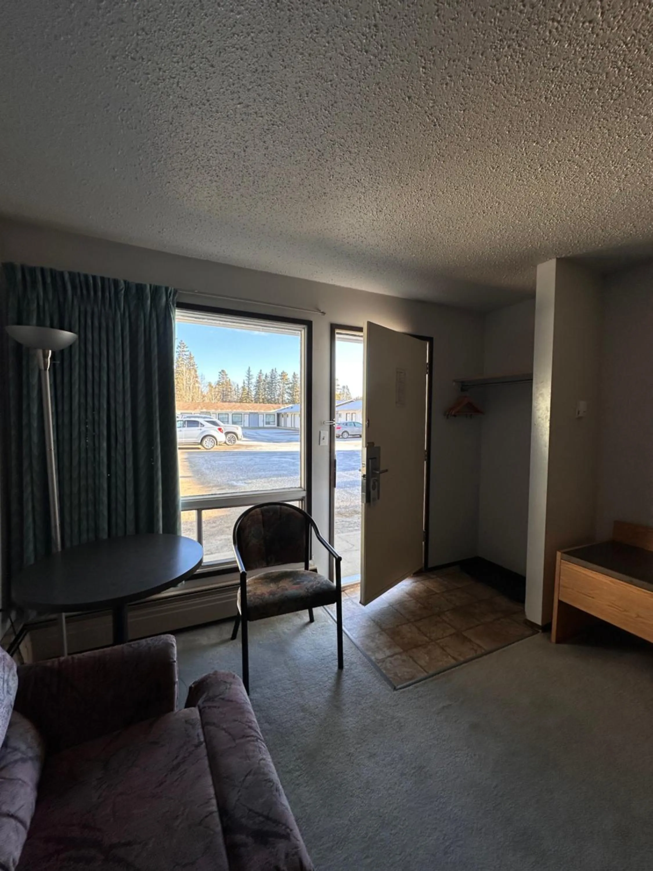 Queen Room - Smoking in Howard Johnson by Wyndham Edson