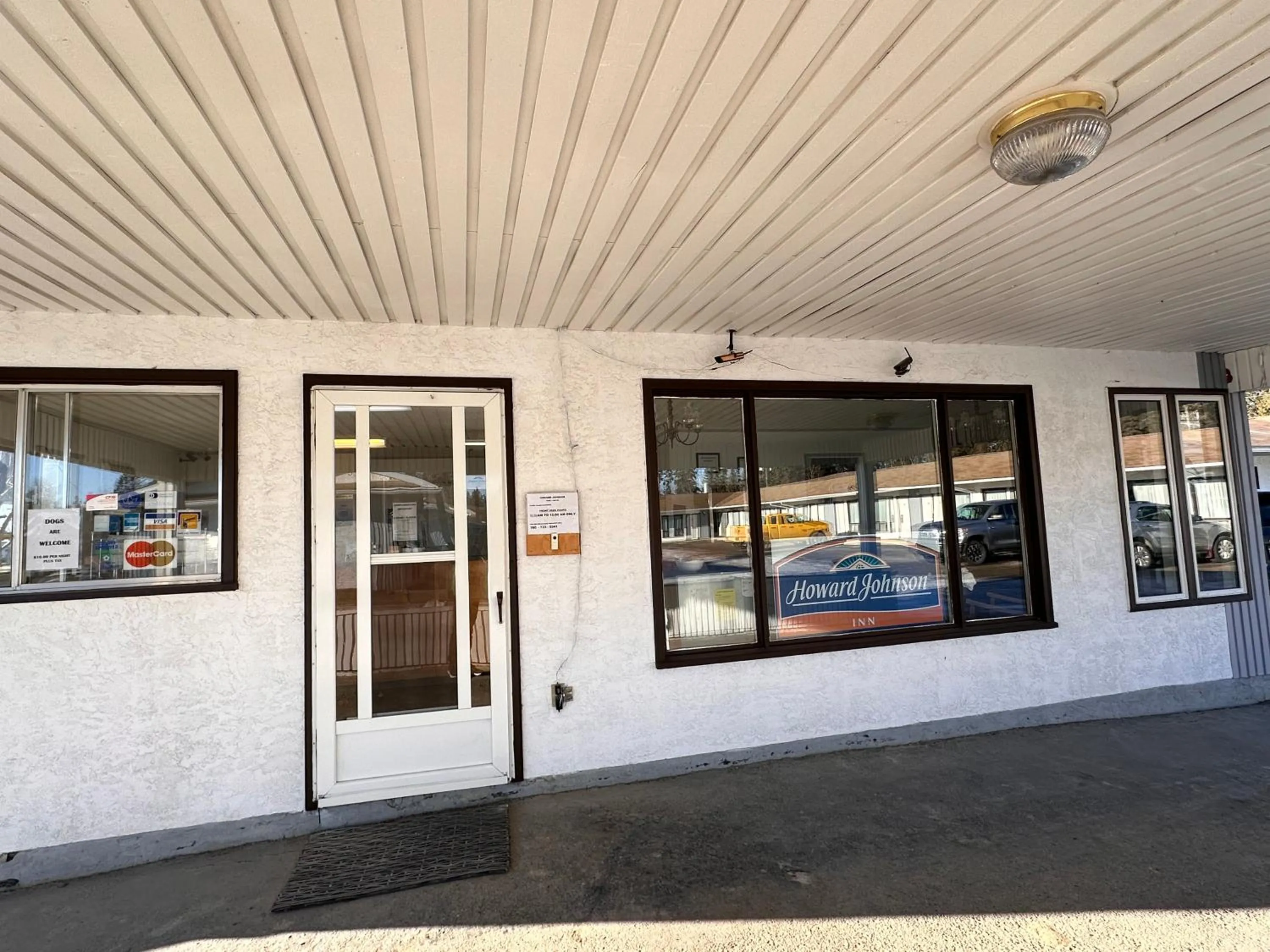 Property building in Howard Johnson by Wyndham Edson