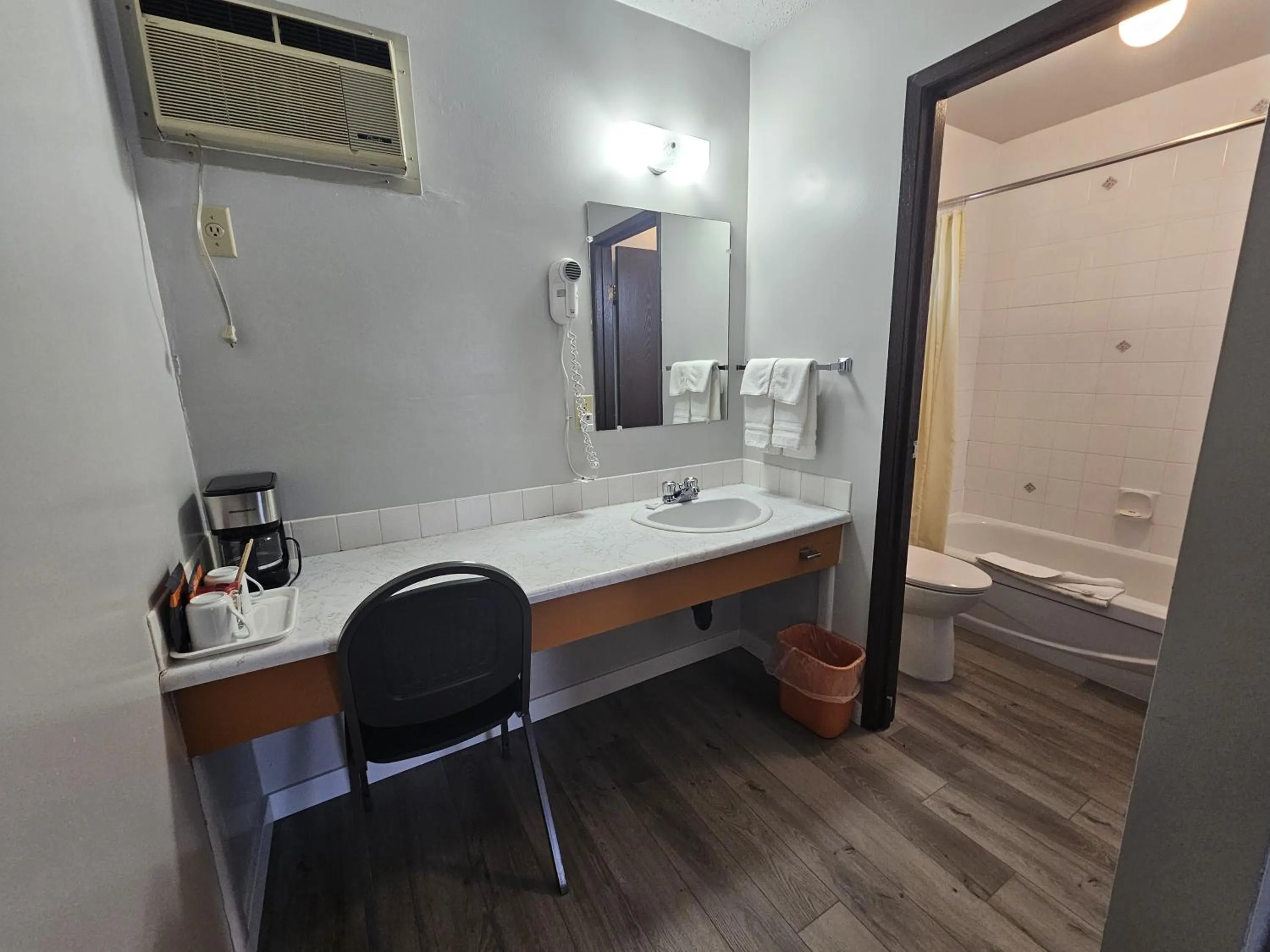 Howard Johnson by Wyndham Edson