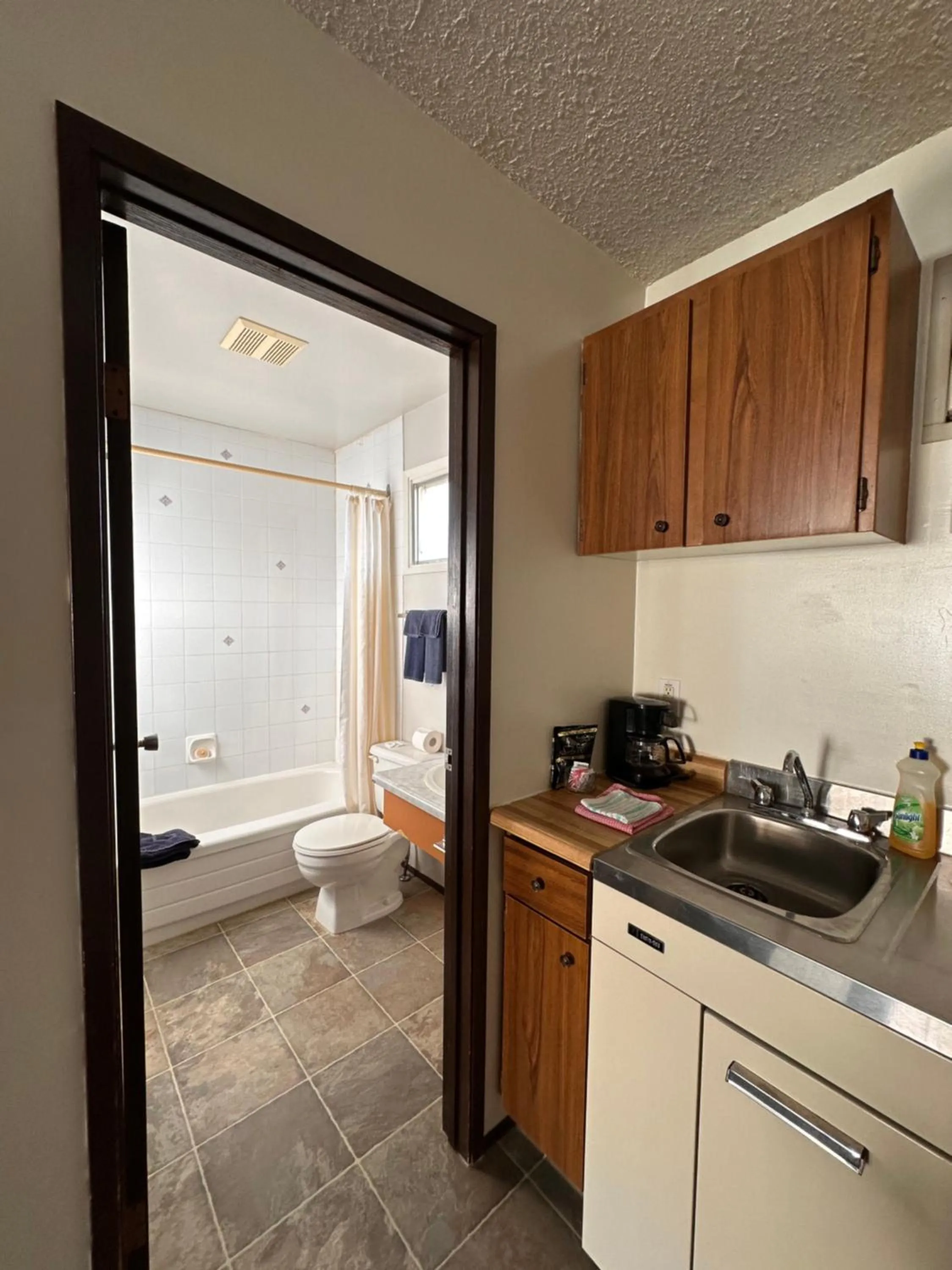 Bathroom in Howard Johnson by Wyndham Edson