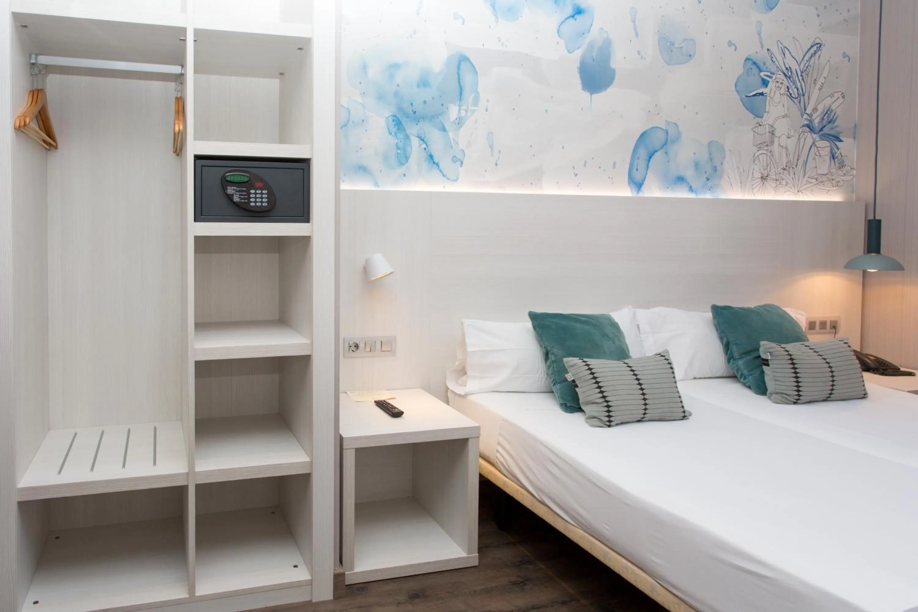 Bedroom, Bed in Hostal Operaramblas