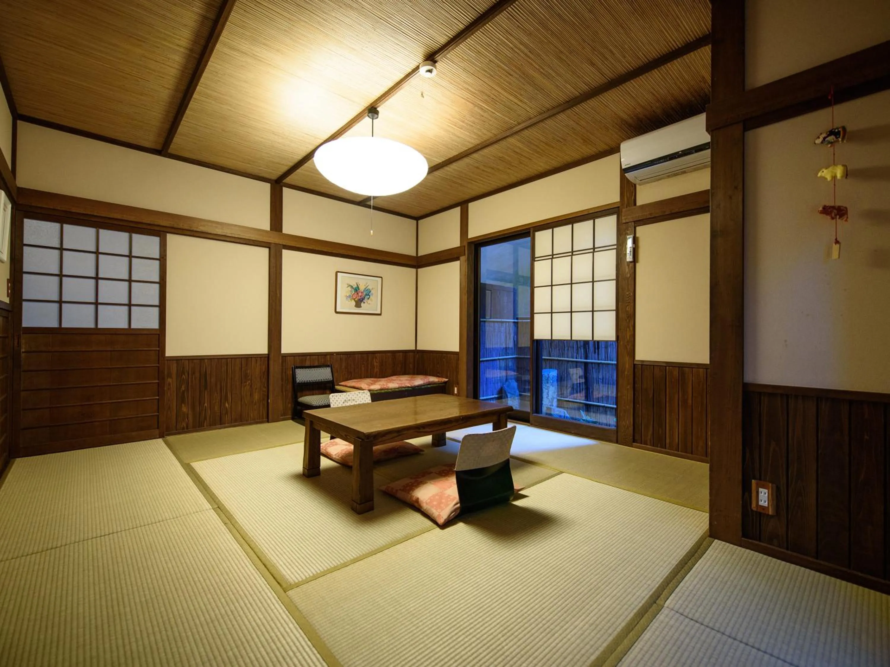 Photo of the whole room, Bed in Yunohira Kamiyanagiya