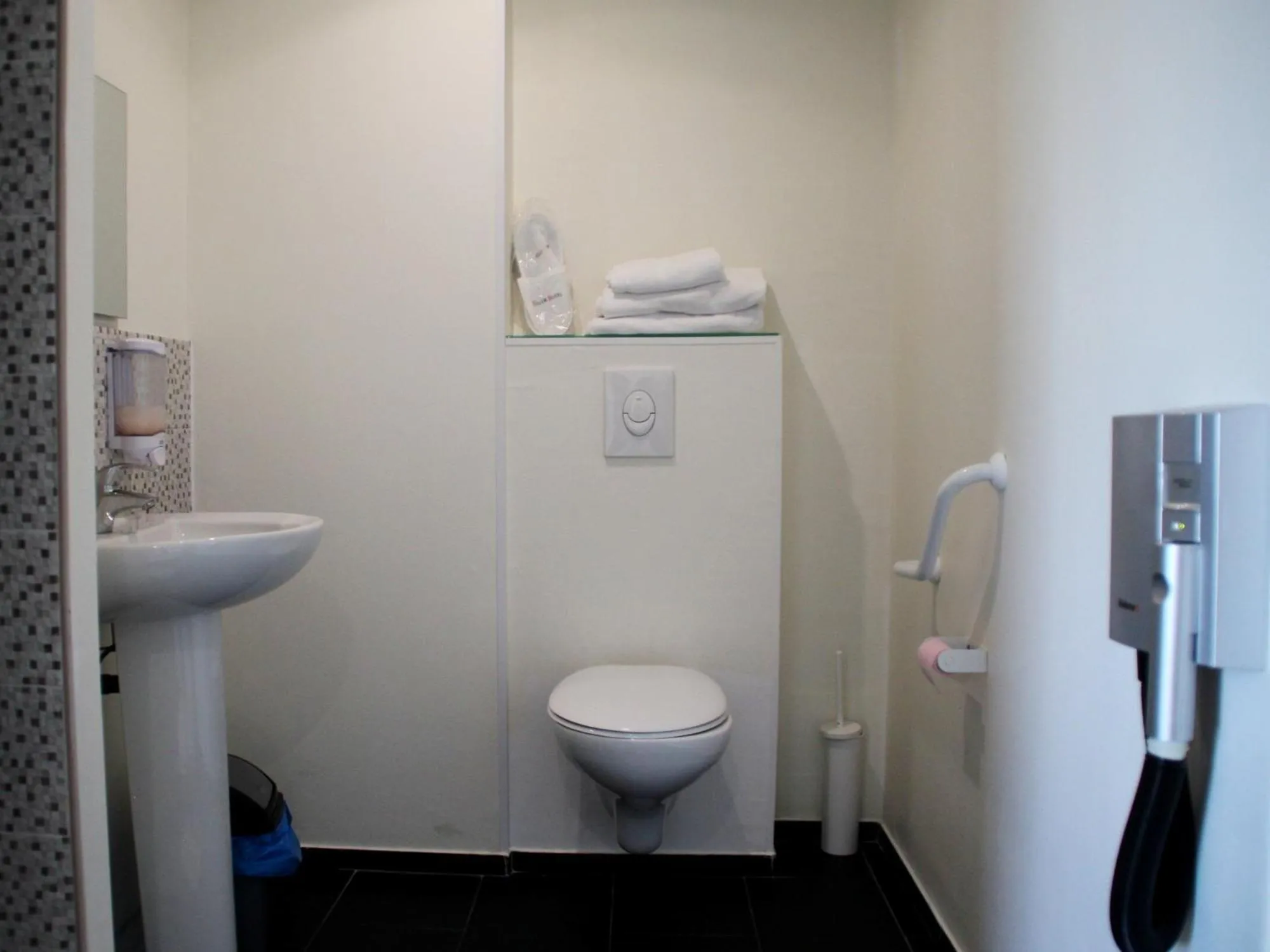 Toilet in Saglam Hôtel