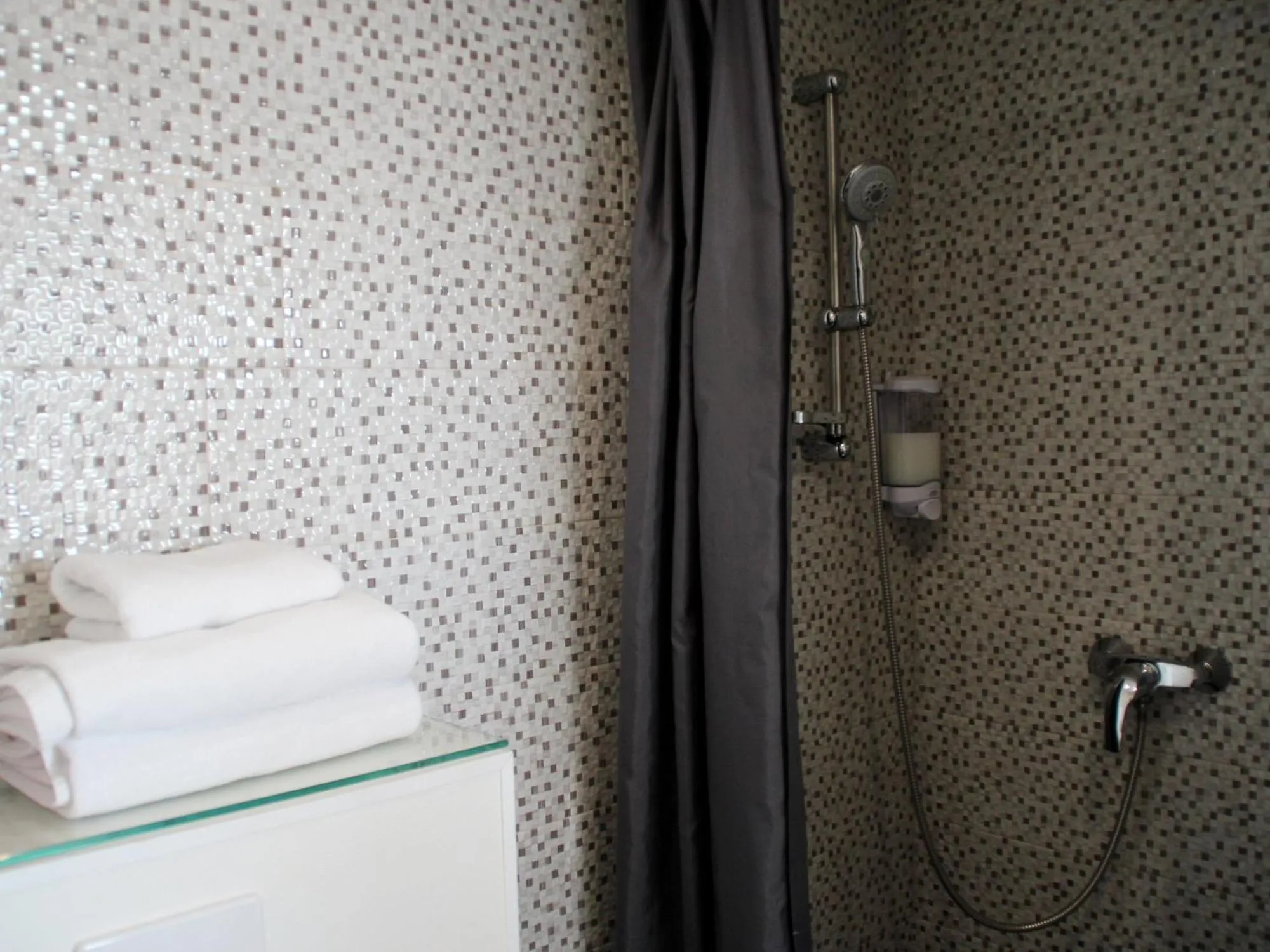 Shower in Saglam Hôtel