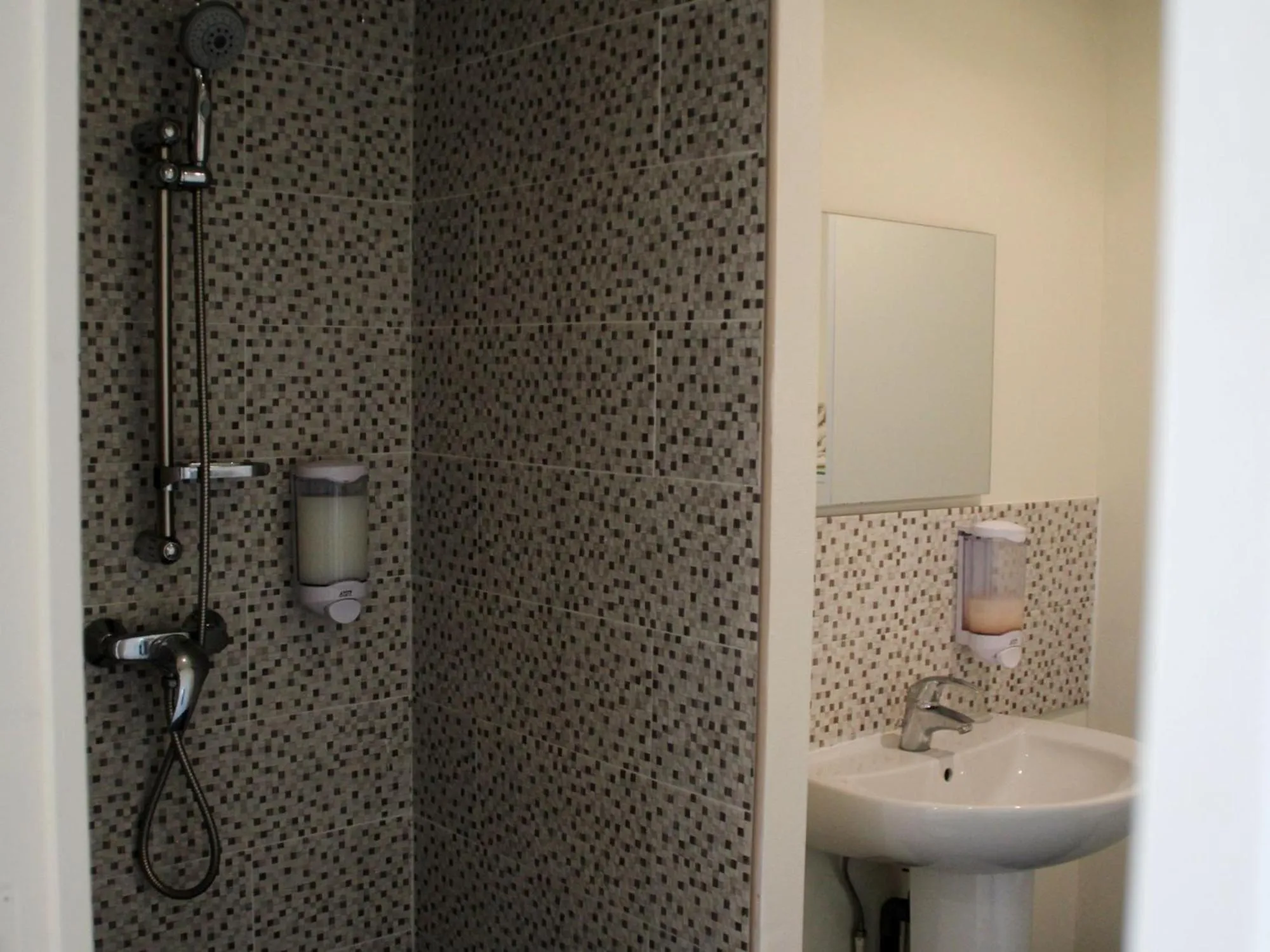 Shower in Saglam Hôtel