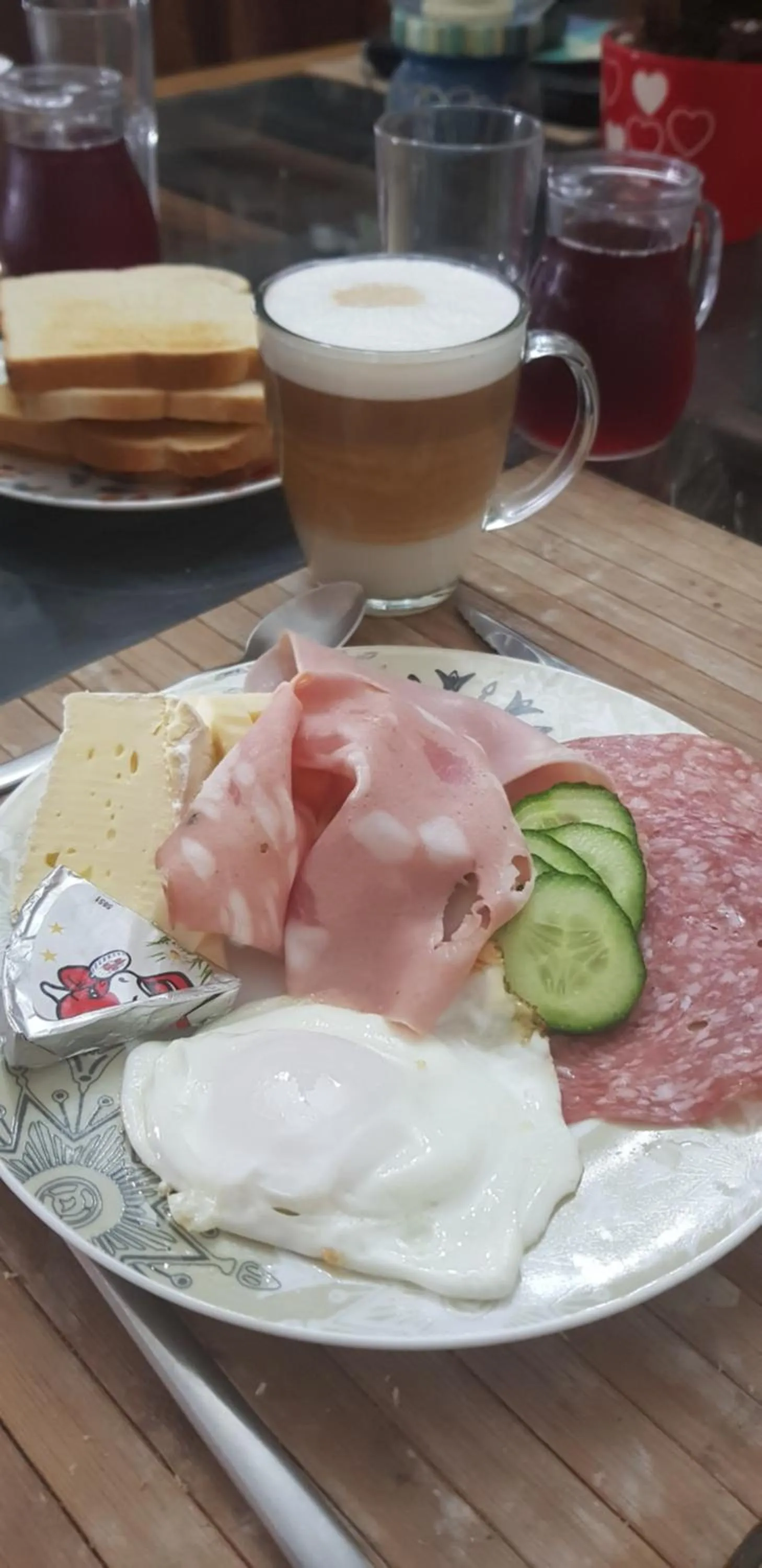 Breakfast in Sunshine Court