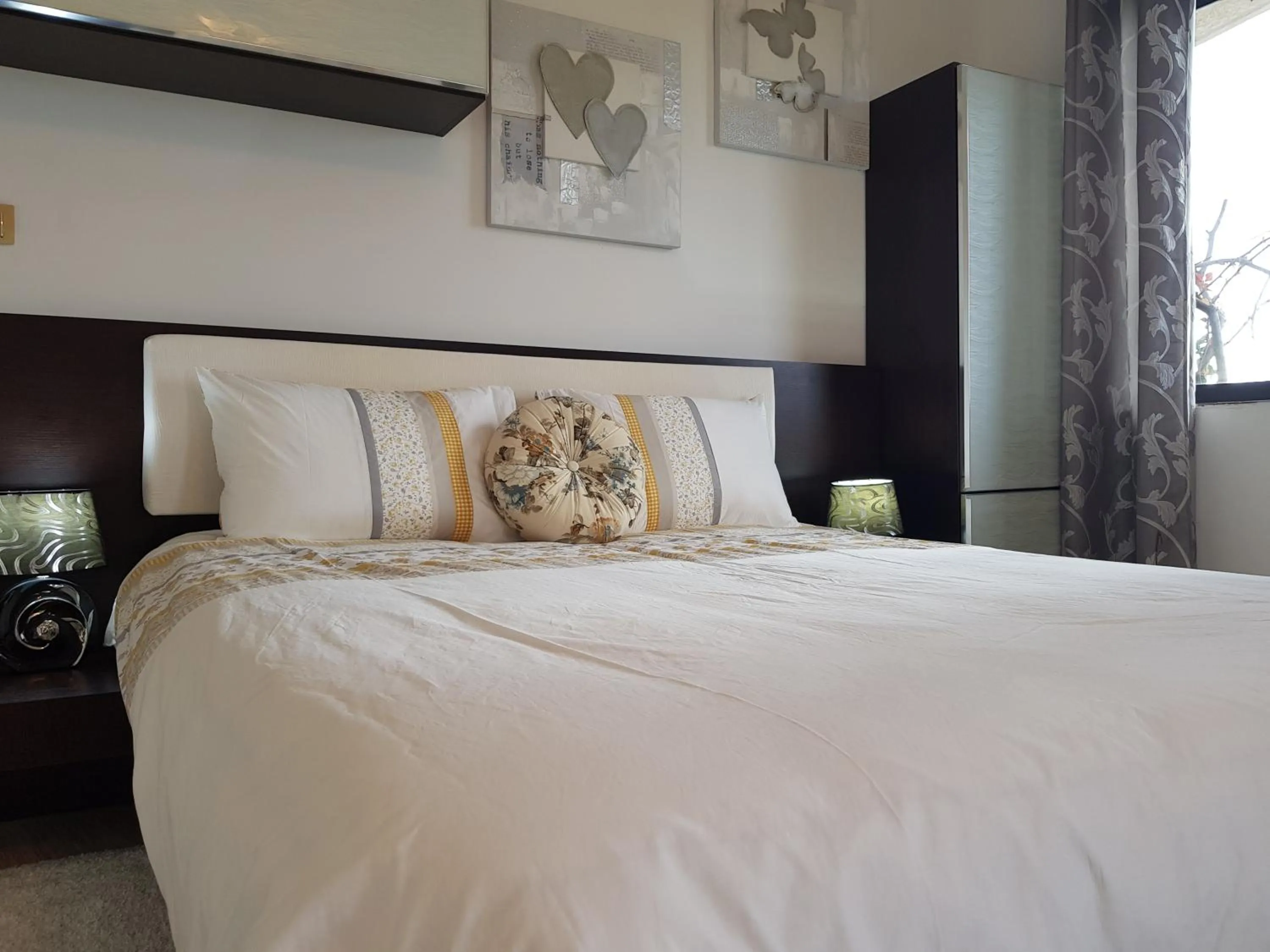 Bedroom, Bed in Sunshine Court