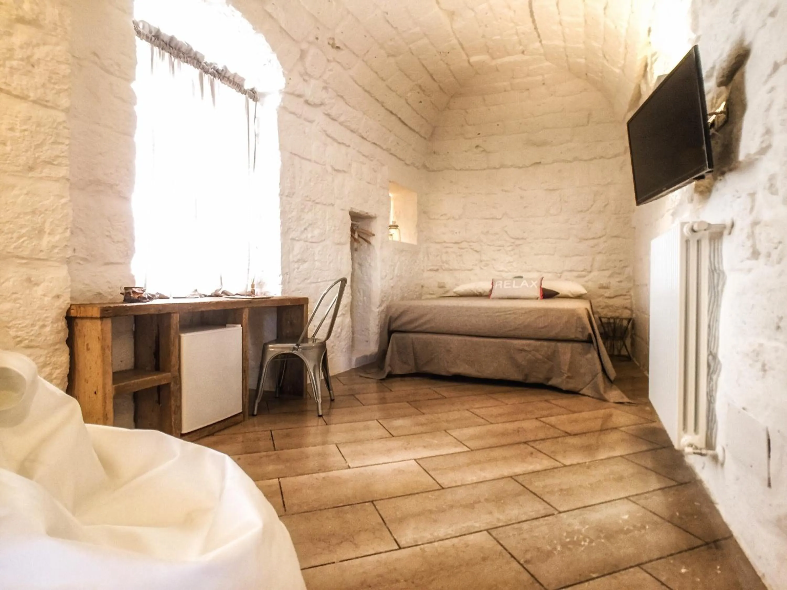 Photo of the whole room, Bed in Cecenove