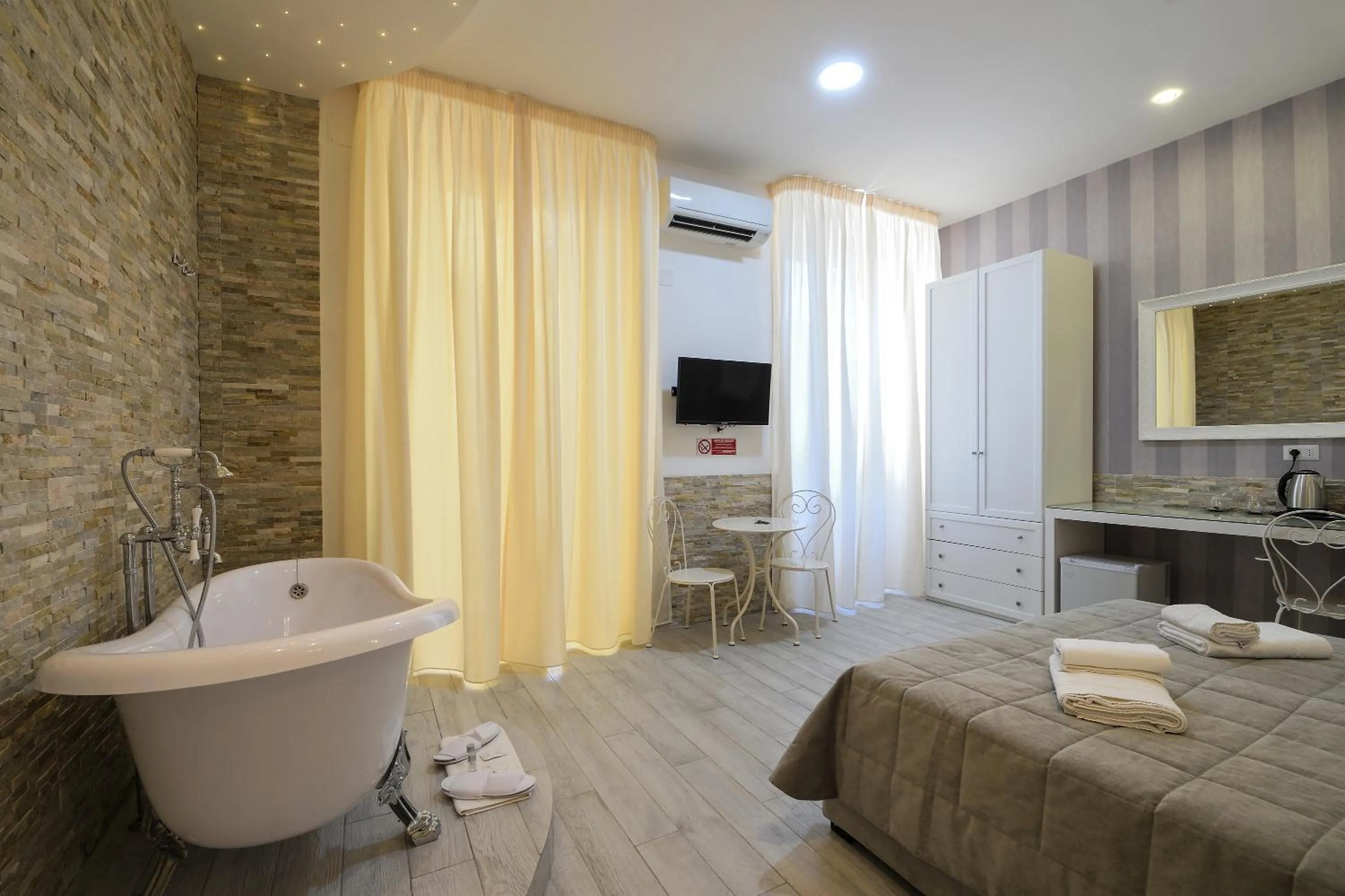 Day, Bed in Vatican Nausicaa