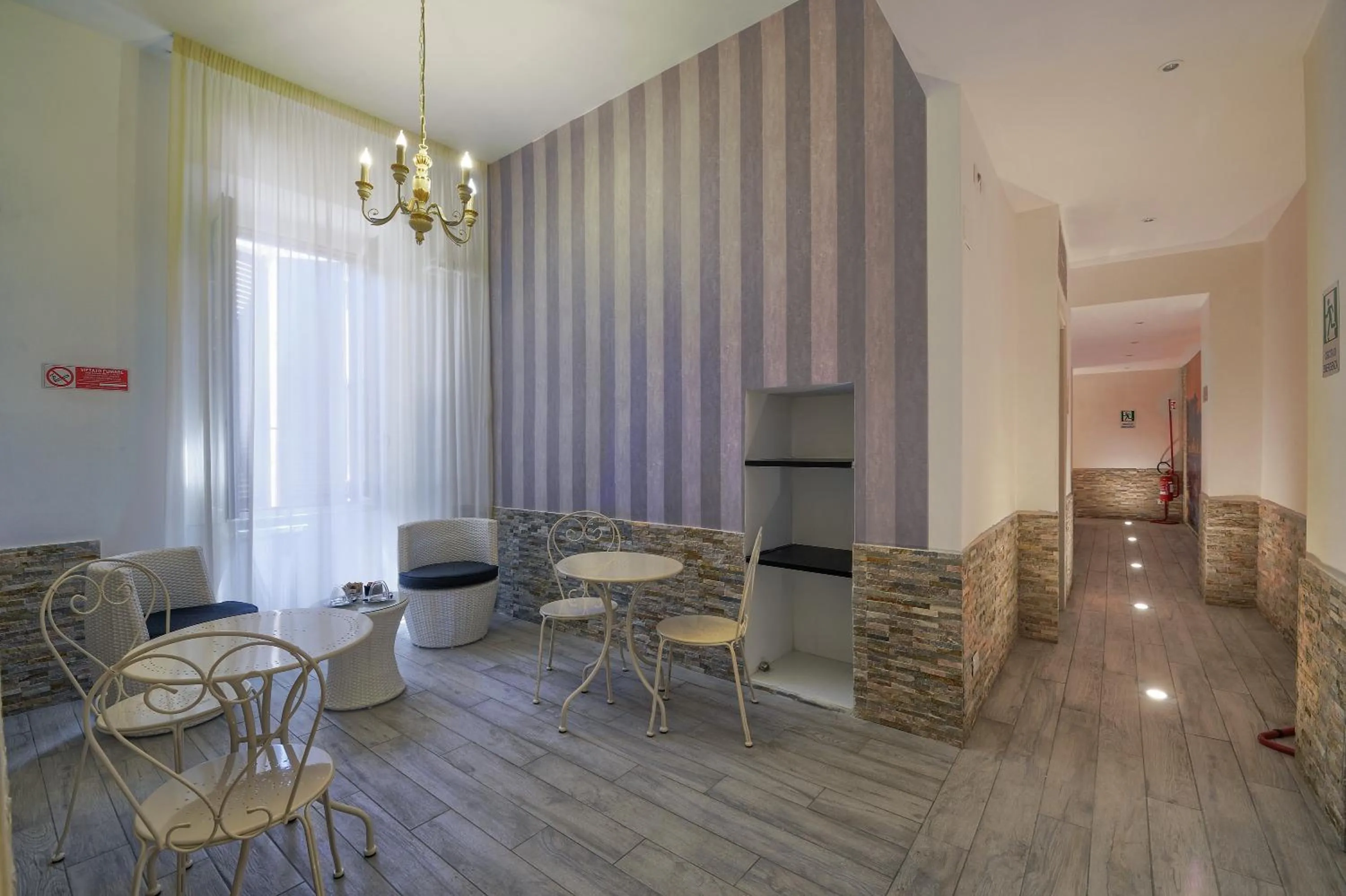 Communal lounge/ TV room in Vatican Nausicaa