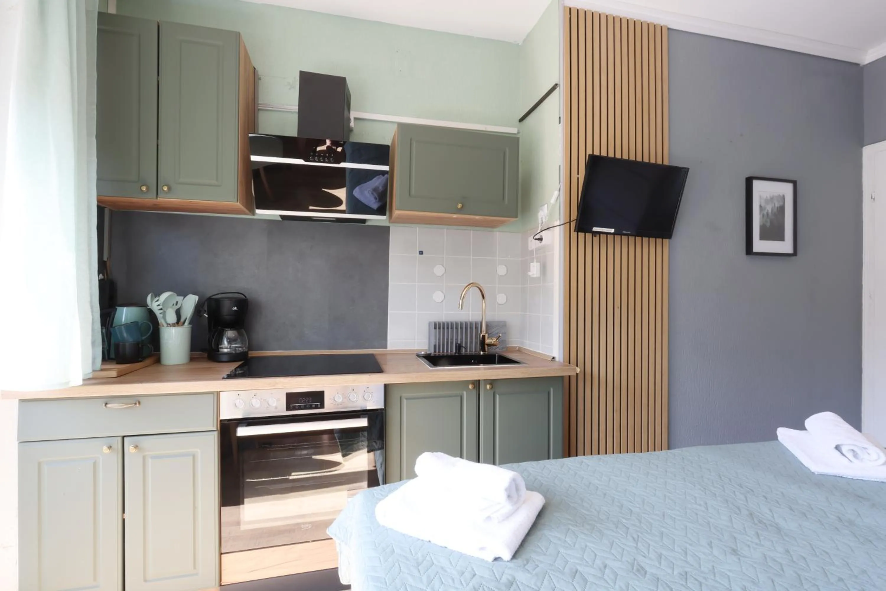 kitchen, Bed in Green Seeblick Hotel am See