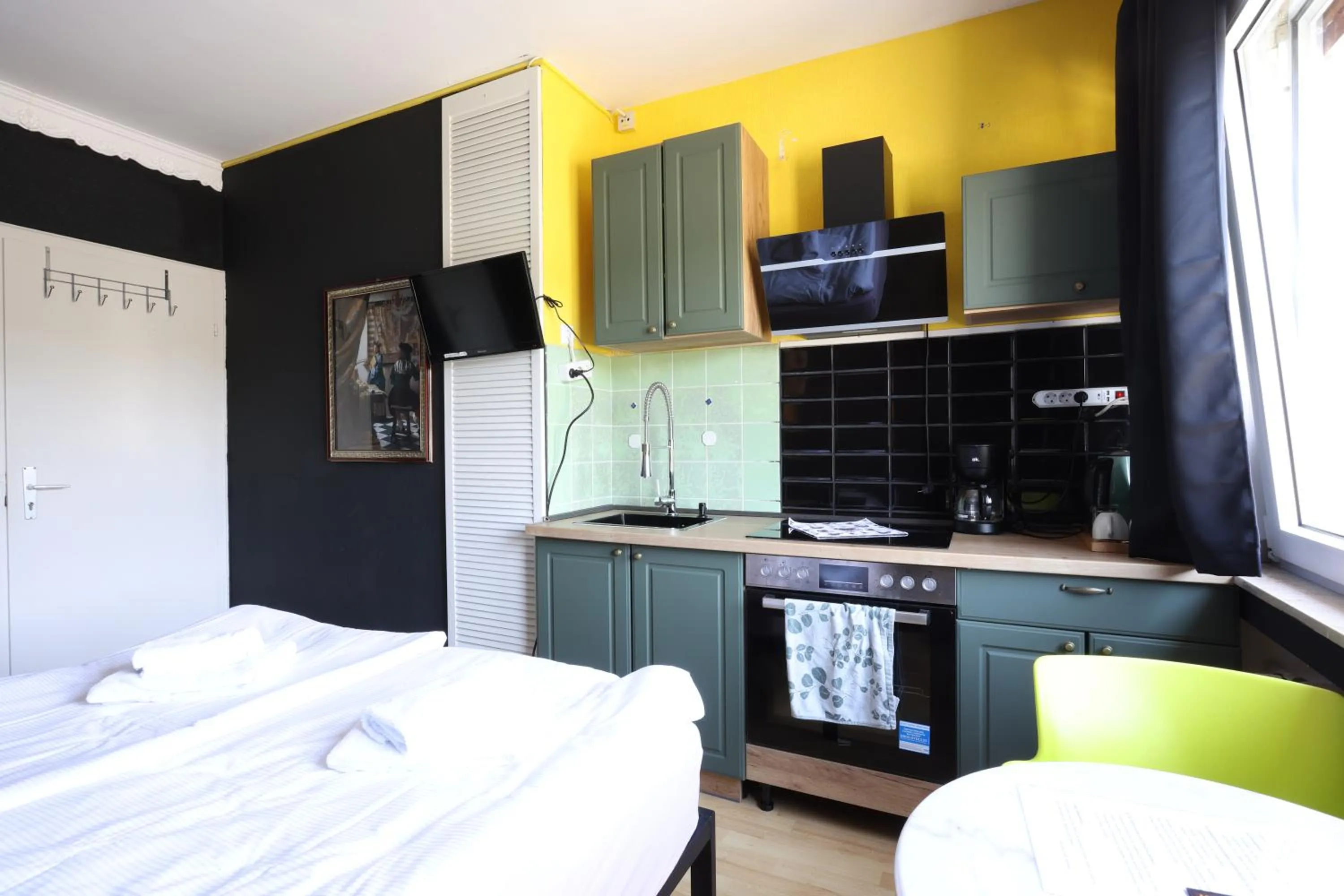 kitchen, Bed in Green Seeblick Hotel am See