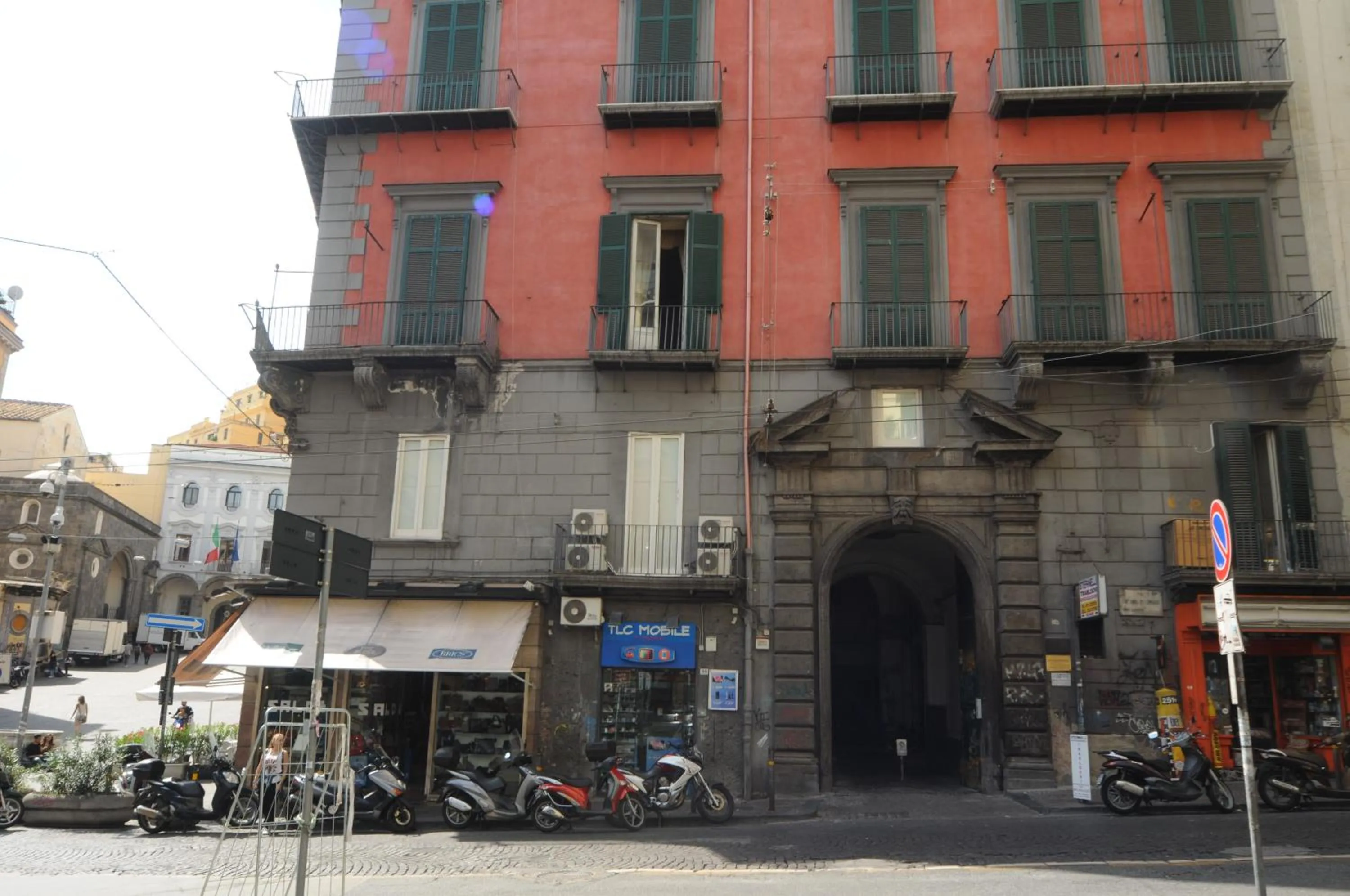 Property building in A Casa di Anna