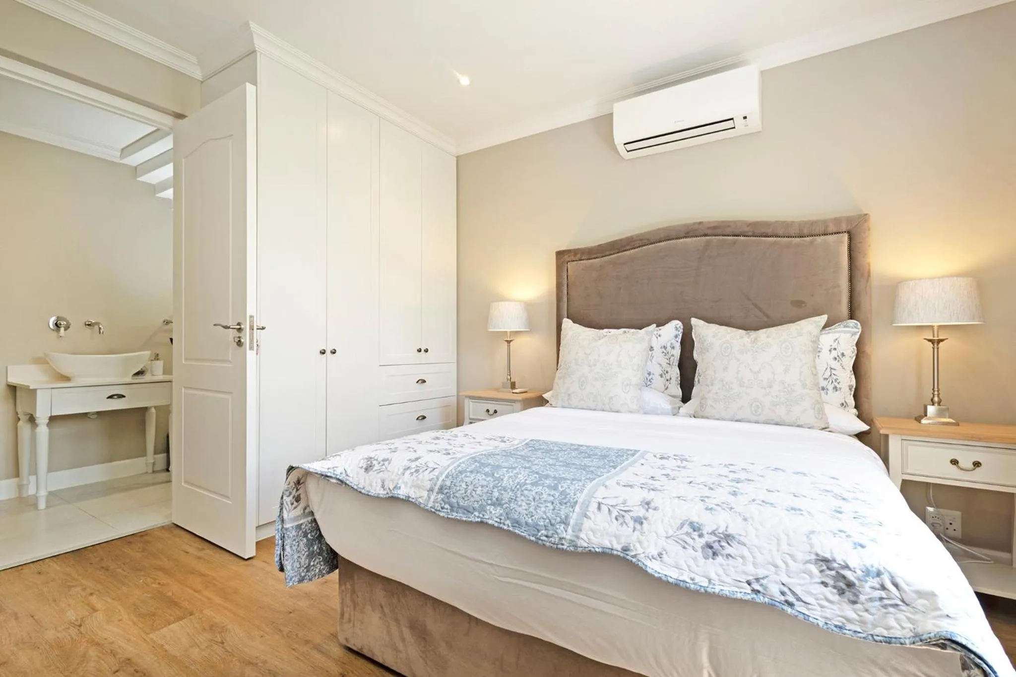 Bed in L'ermitage - Franschhoek Chateau & Villas