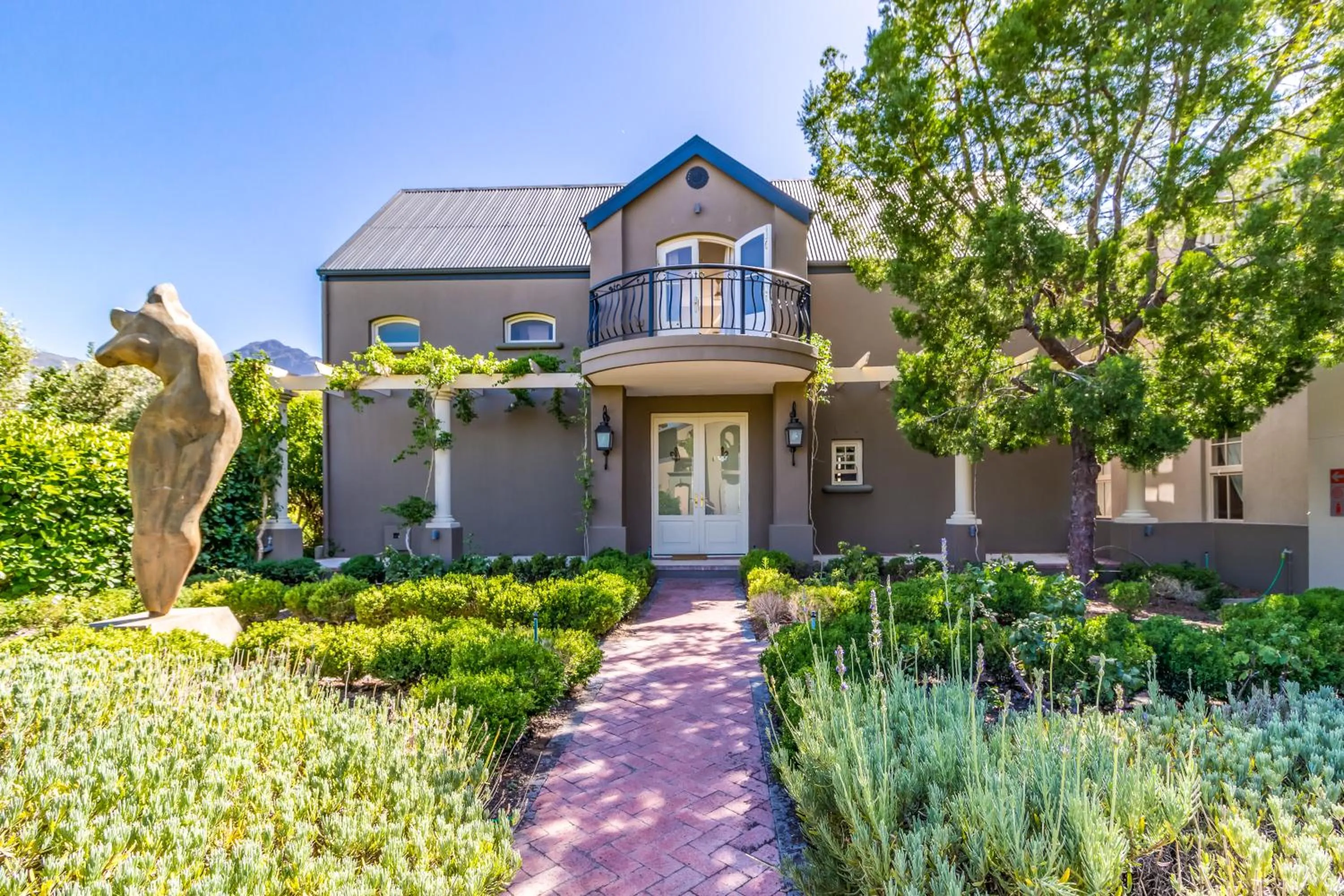 Decorative detail in L'ermitage - Franschhoek Chateau & Villas