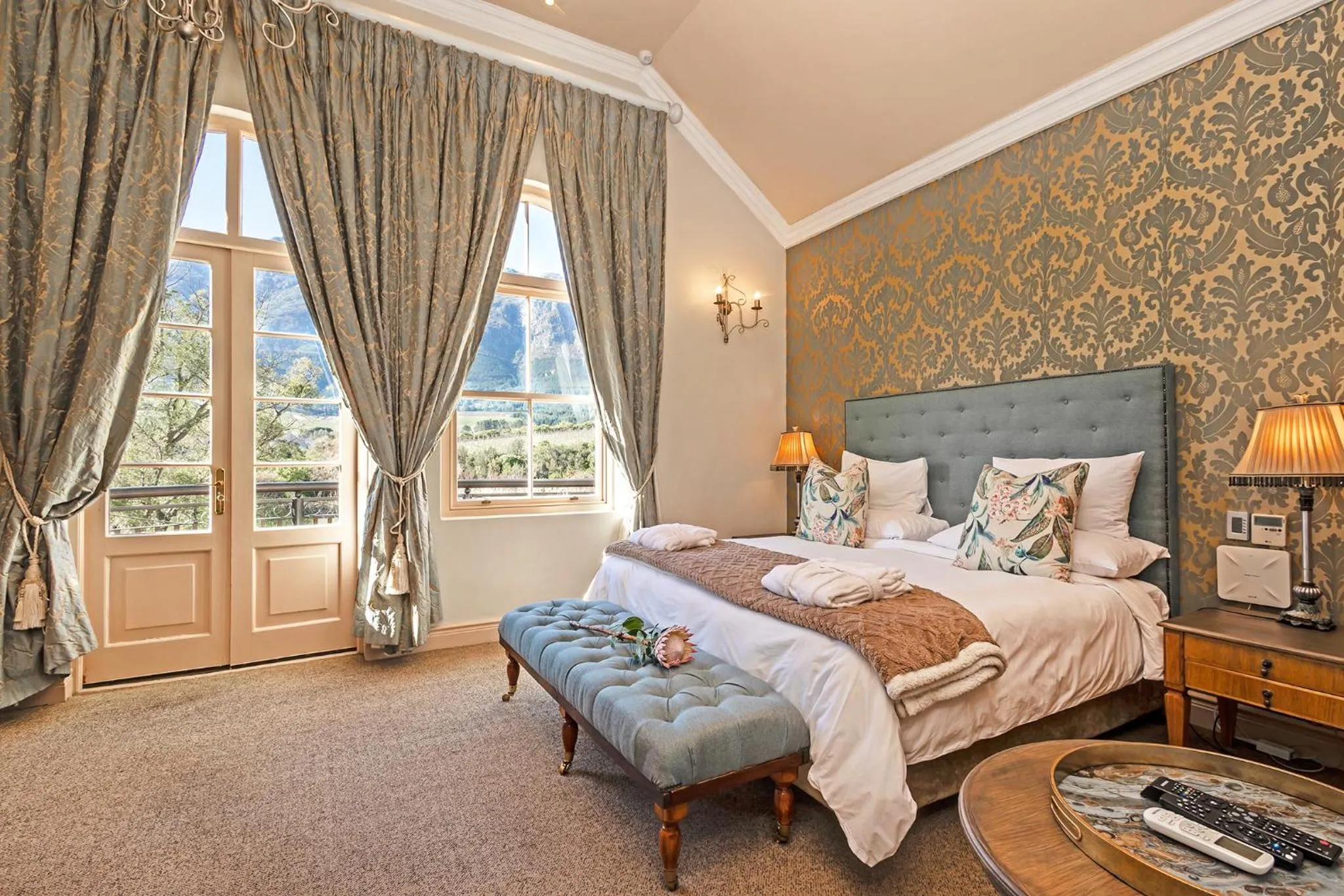Bed in L'ermitage - Franschhoek Chateau & Villas