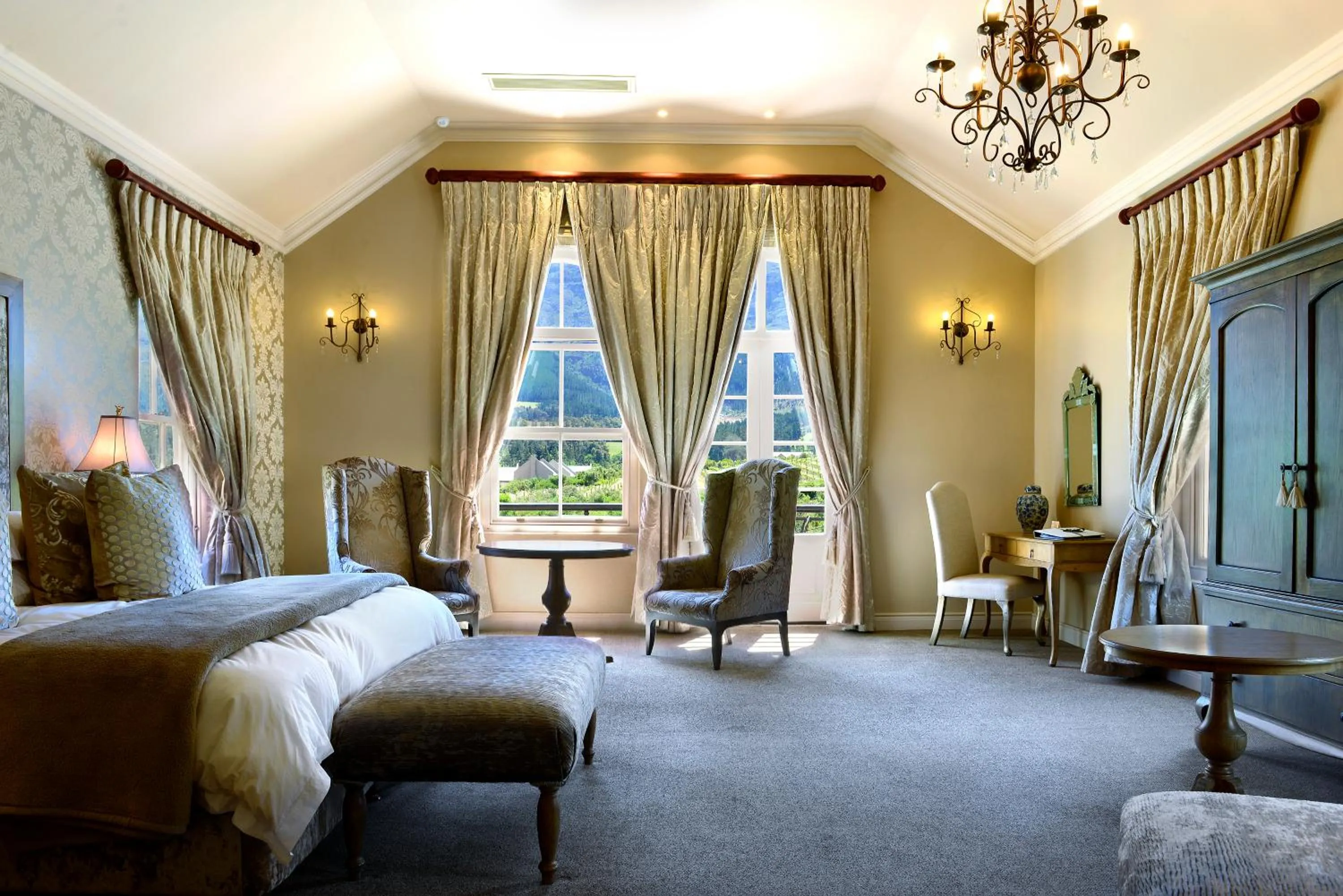Bed in L'ermitage - Franschhoek Chateau & Villas