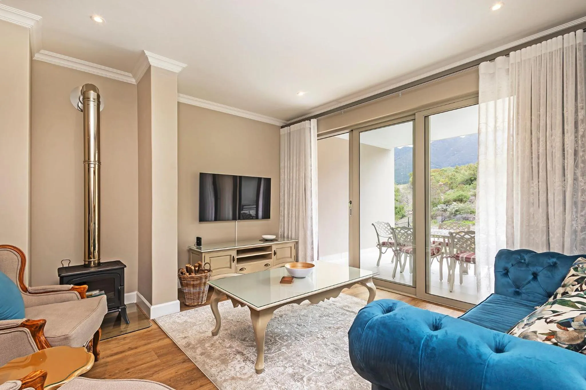 TV and multimedia in L'ermitage - Franschhoek Chateau & Villas