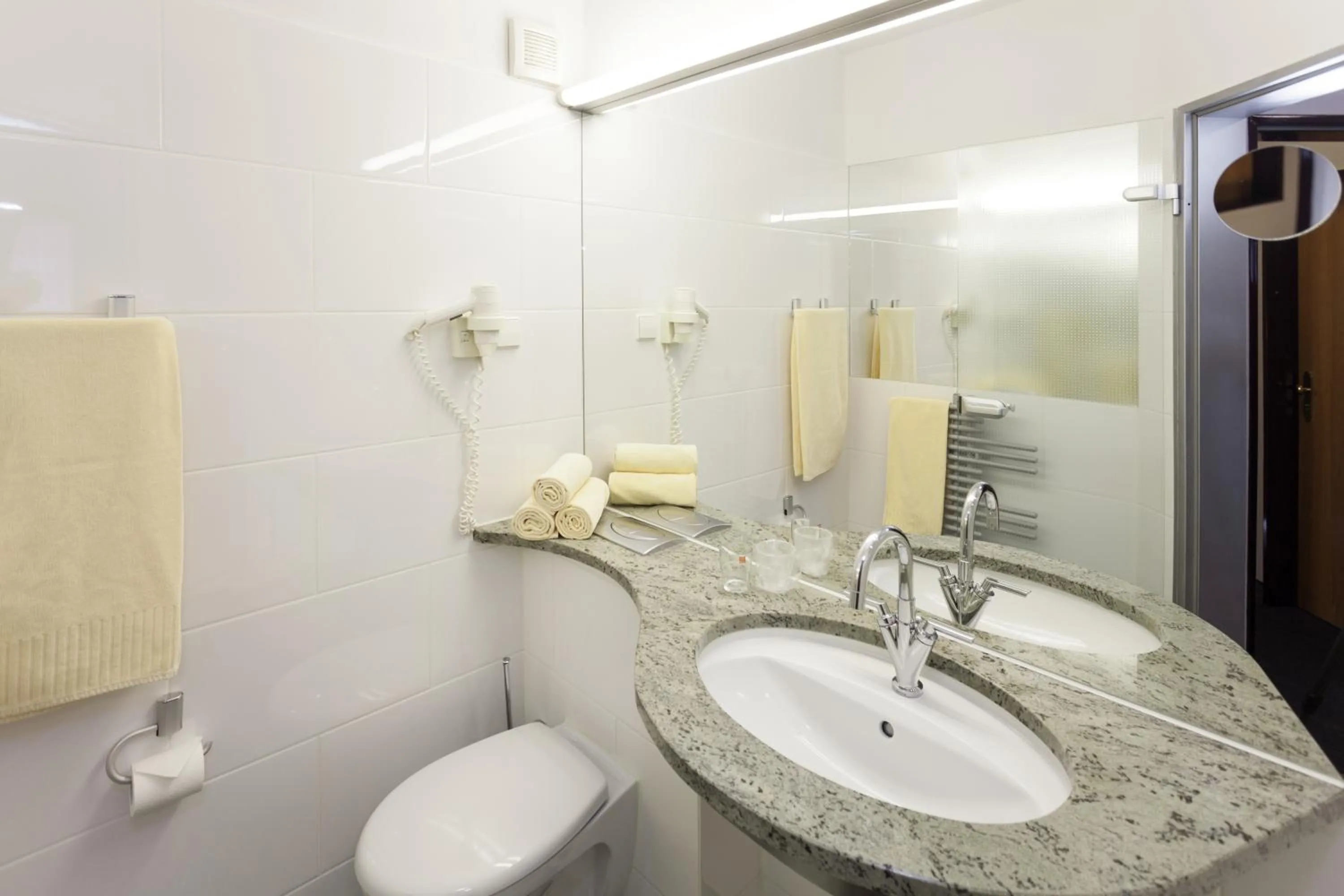 Shower in Centro Hotel Goya Wolfsburg City, Trademark Collection by Wyndham