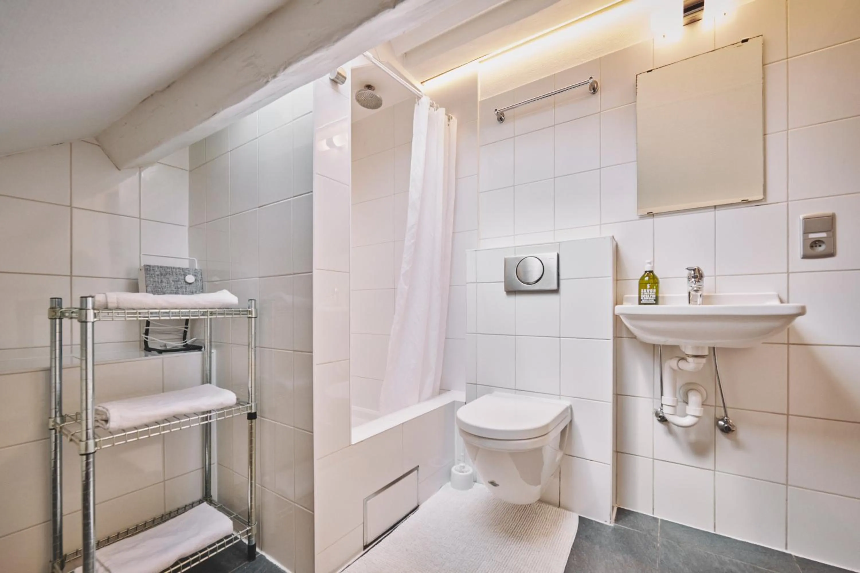 Bathroom in The Legacy by 2GO4 City Center