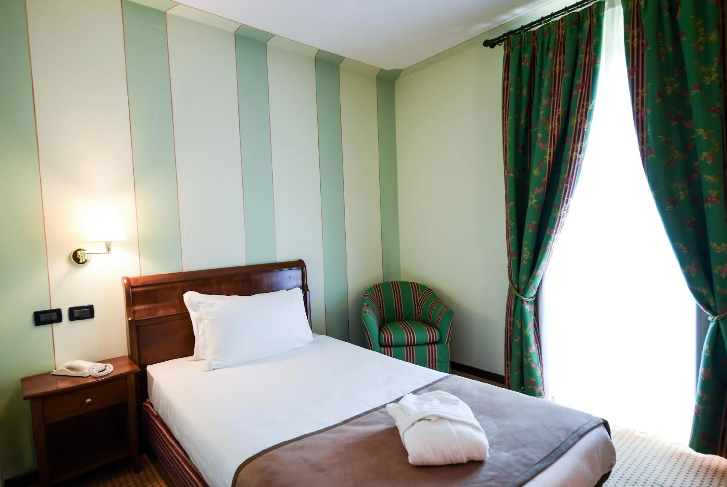 Photo of the whole room, Bed in Relais Santo Stefano