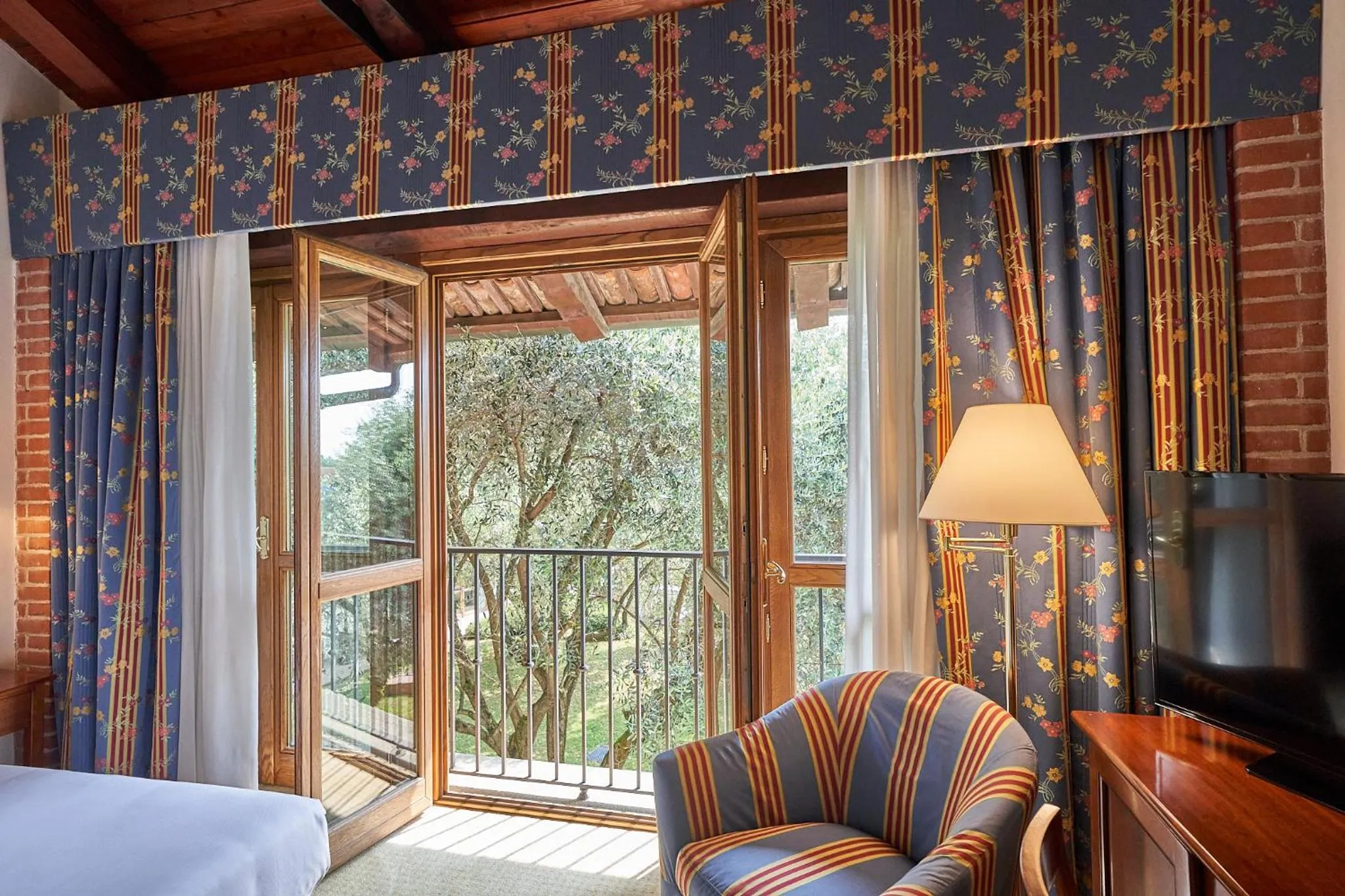 Garden view, Bed in Relais Santo Stefano
