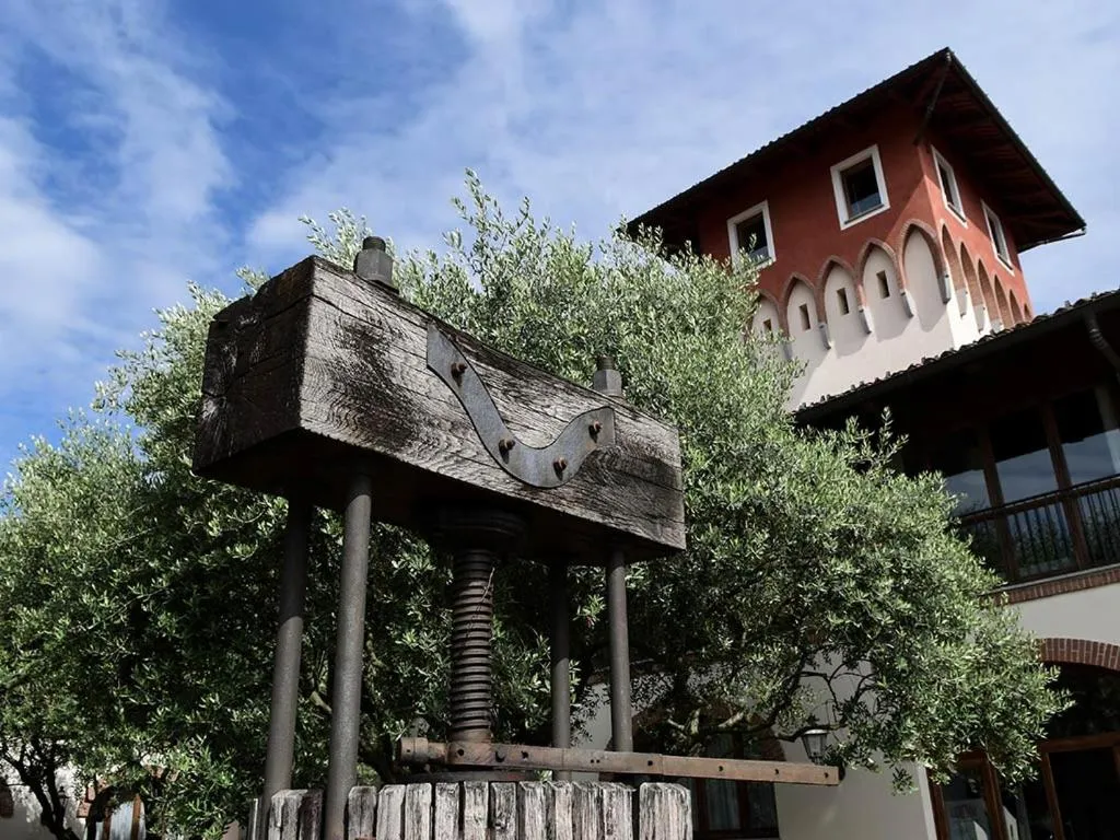 Decorative detail in Relais Santo Stefano